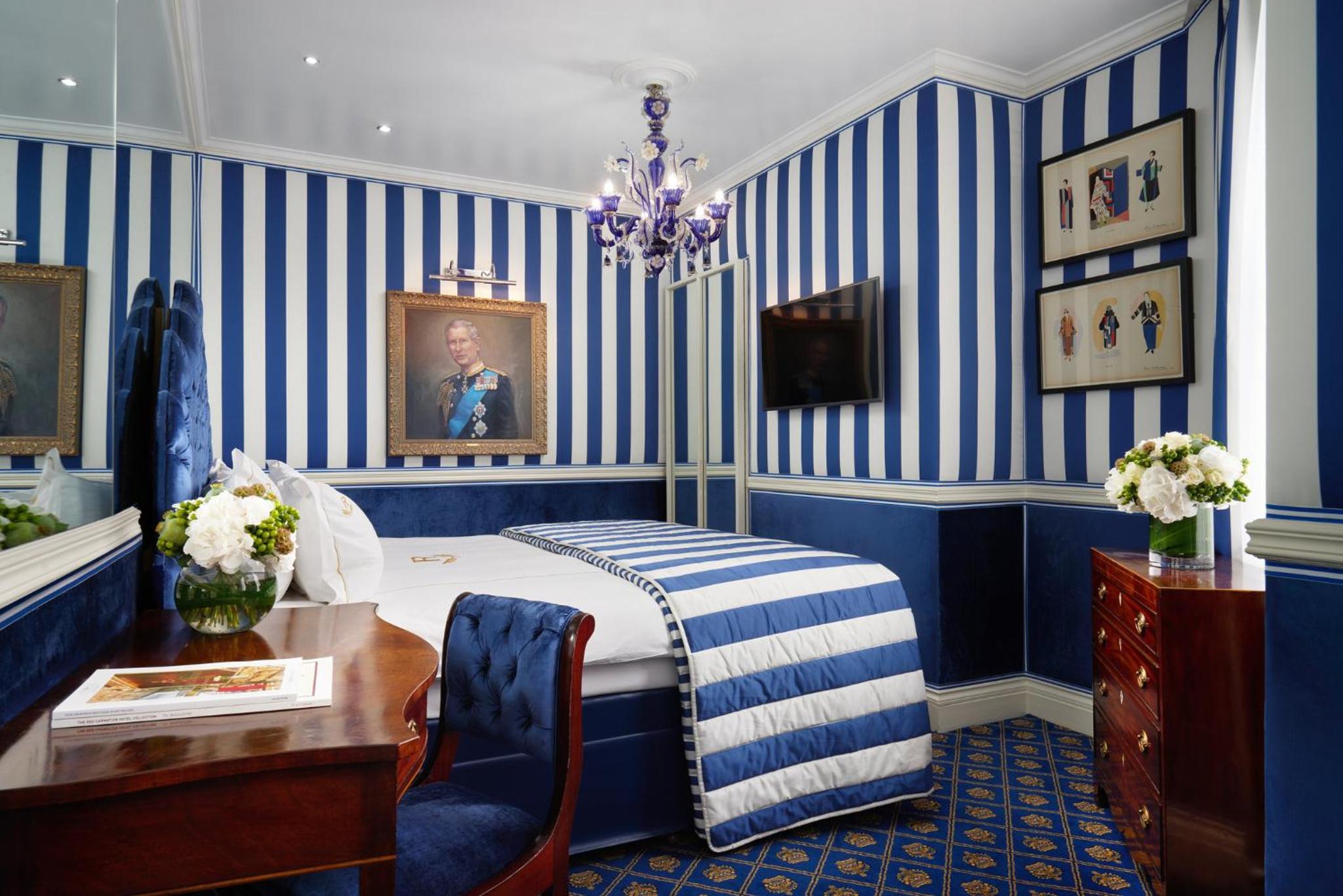 Royal Themed King Room photo 2