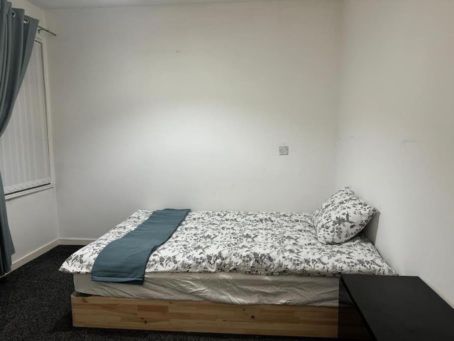 Three-Bedroom Apartment photo 1