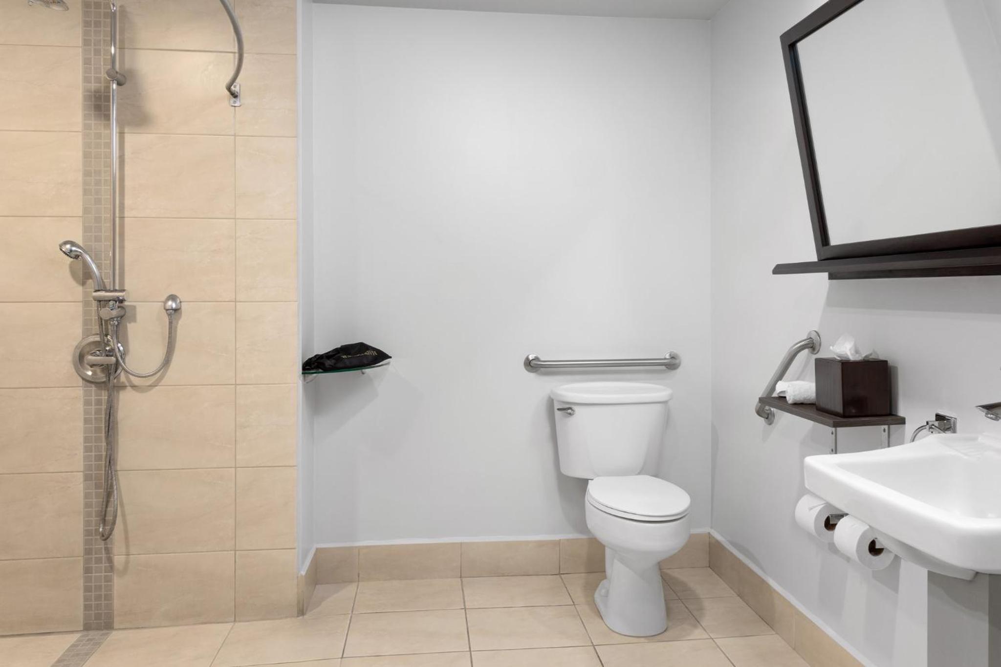 Standard Double Room with Two Double Beds - Disability Access photo 2