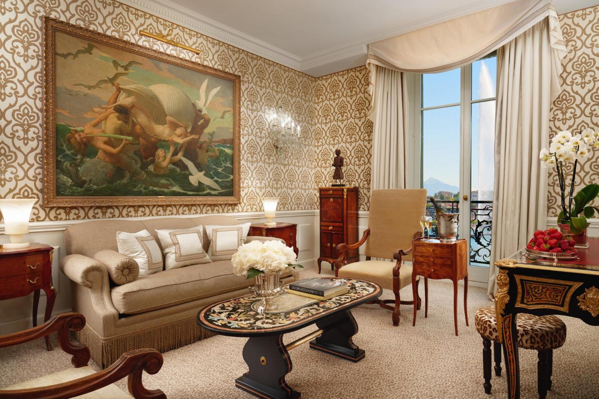 Bellevue Suite with Lake View thumbnail 6