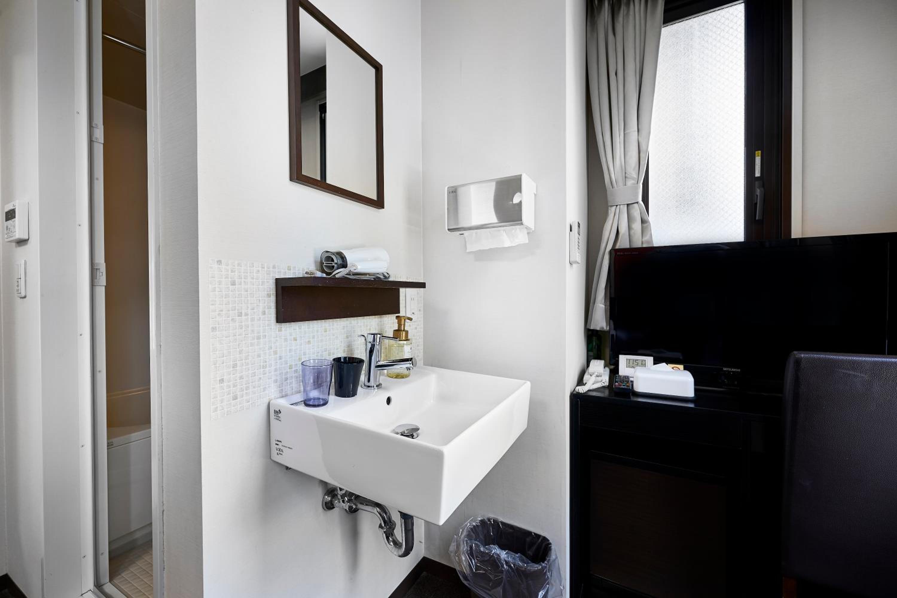 Superior Twin Room with City View photo 2