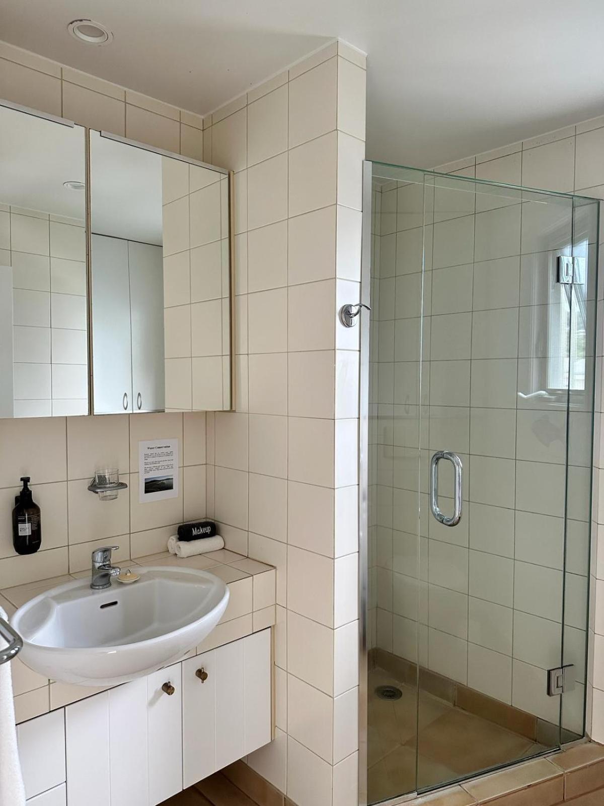 One-Bedroom Apartment with Sea View and Balcony photo 2