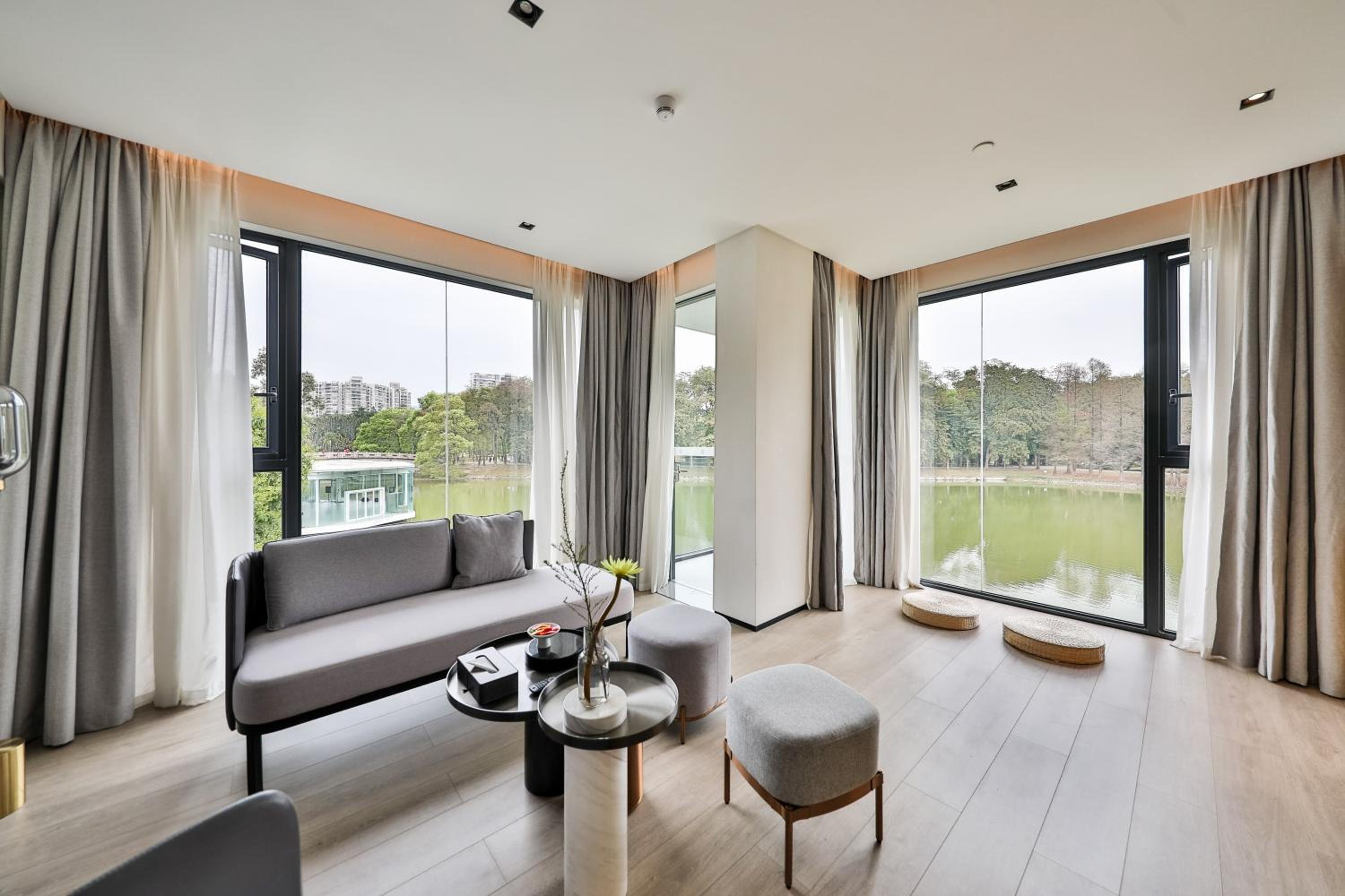 Suite with Lake View