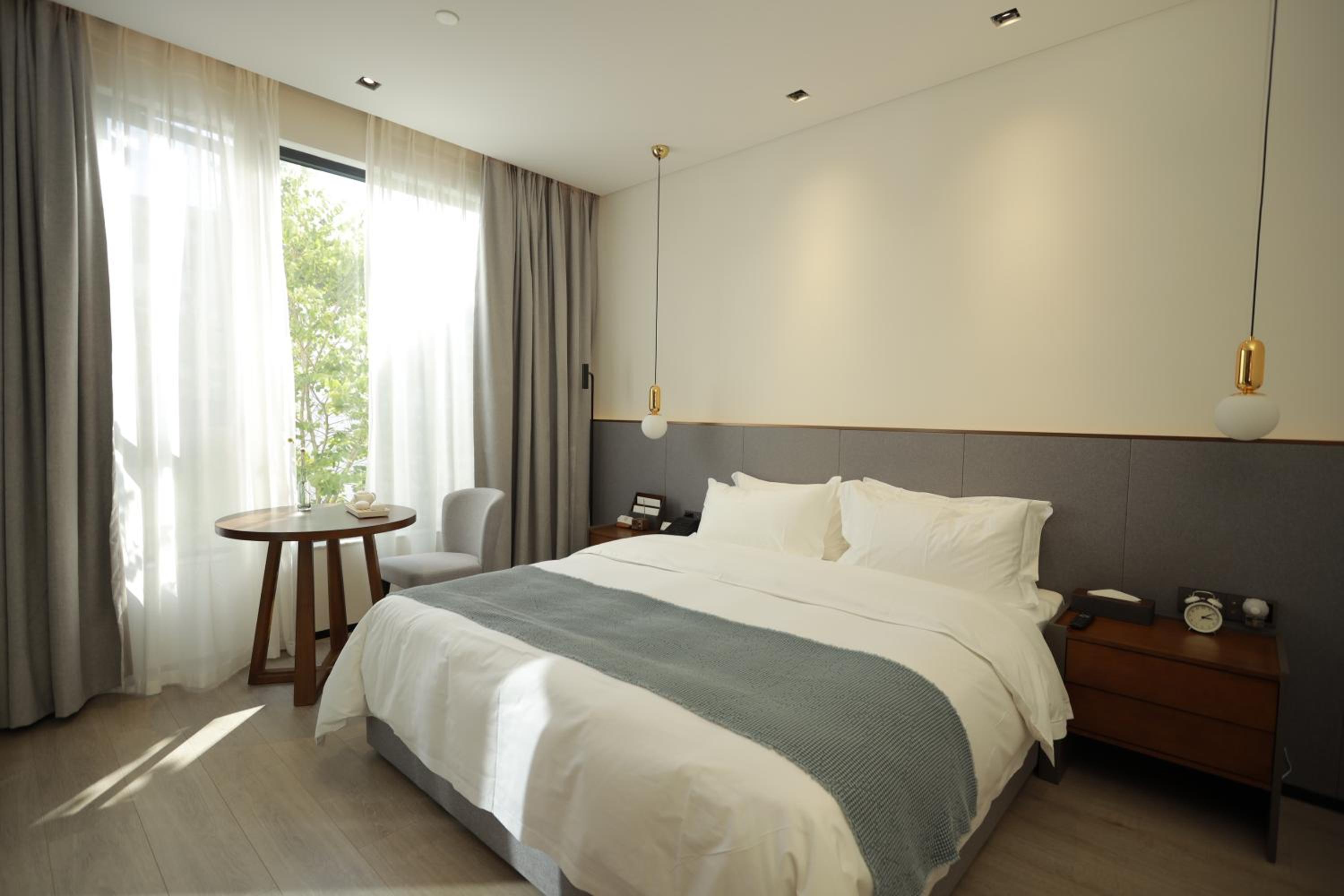 Queen Room with Garden View