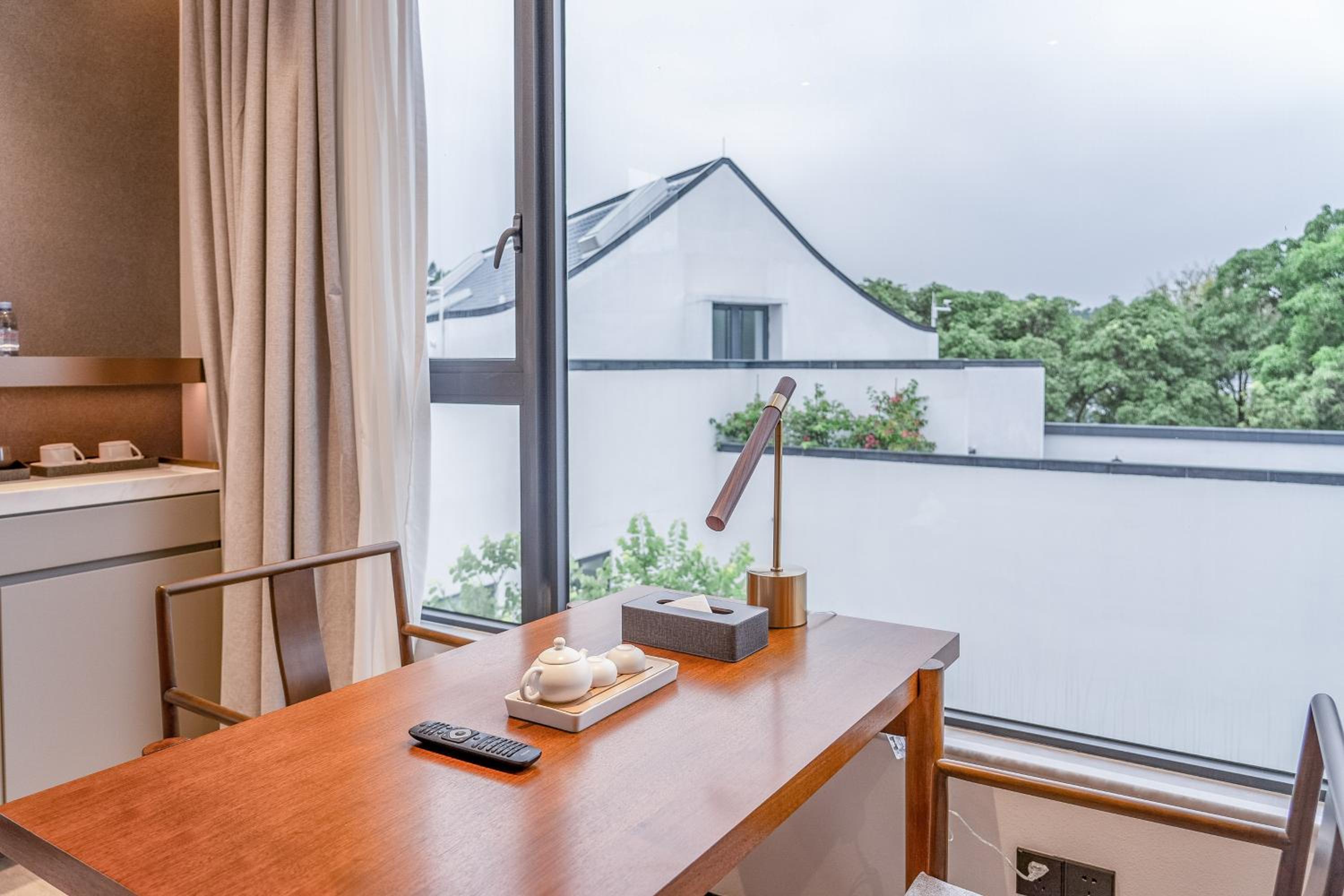 Suite with Mountain View