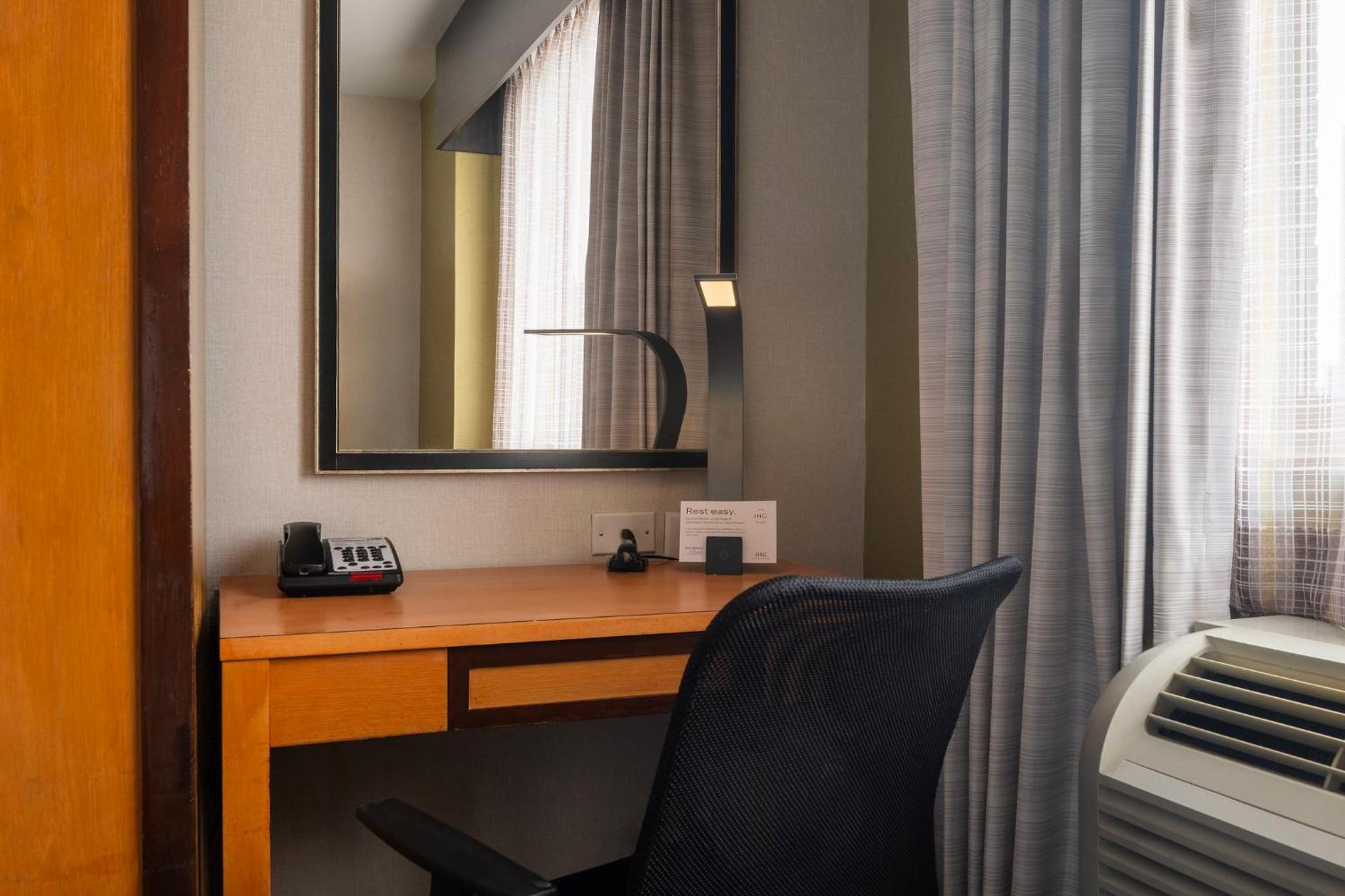 Double Room with Two Double Beds - Non-Smoking photo 2