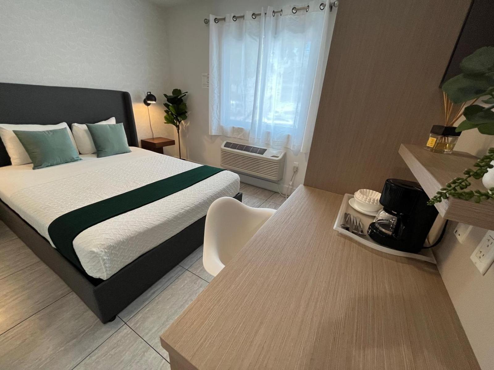 Standard Queen Room