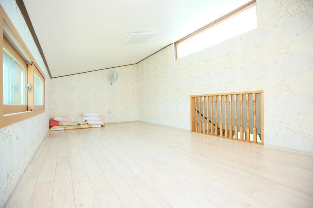 Family Room - Photo 1