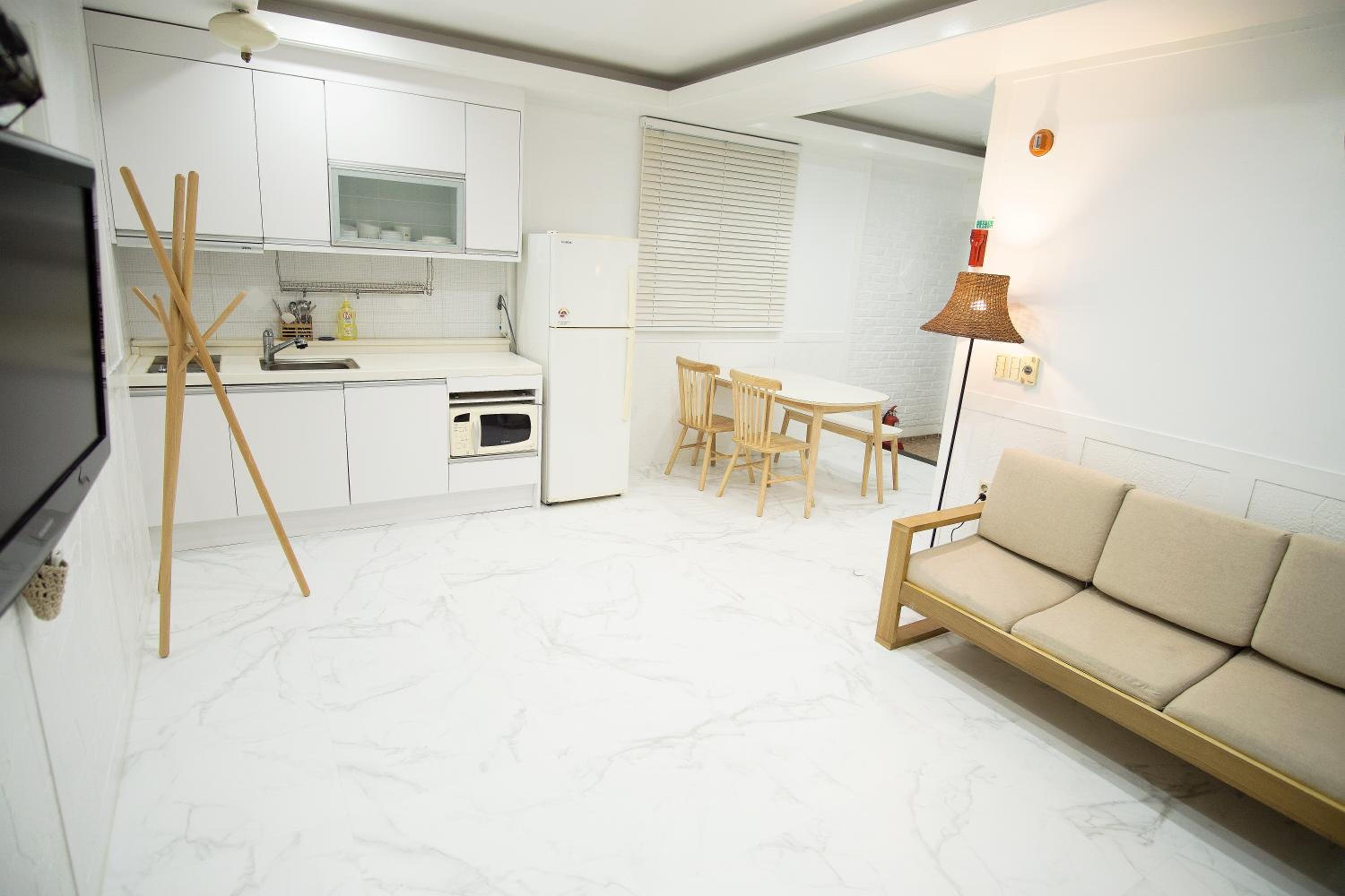 Quadruple Room - Photo 7