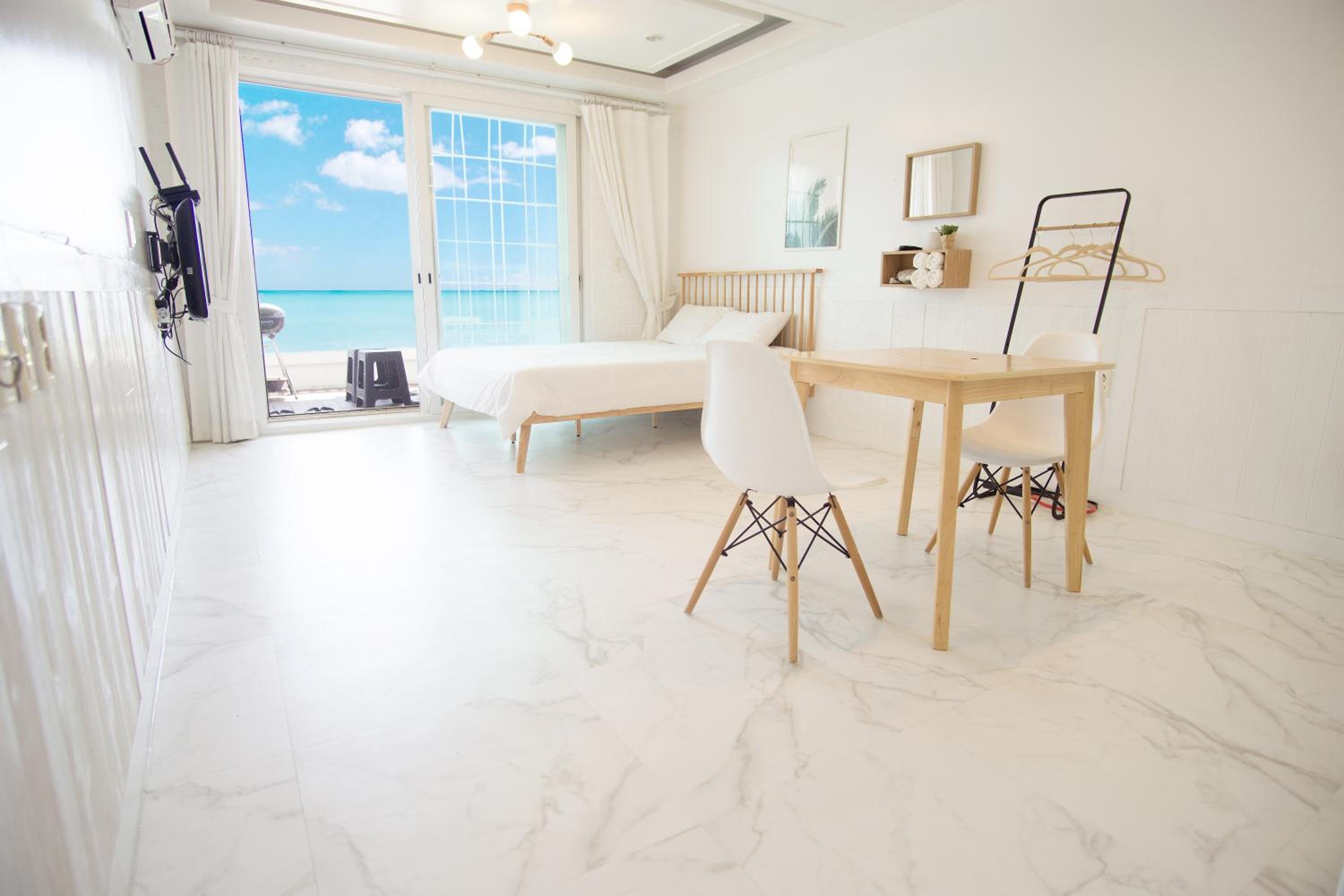 Double Room with Sea View - Photo 6