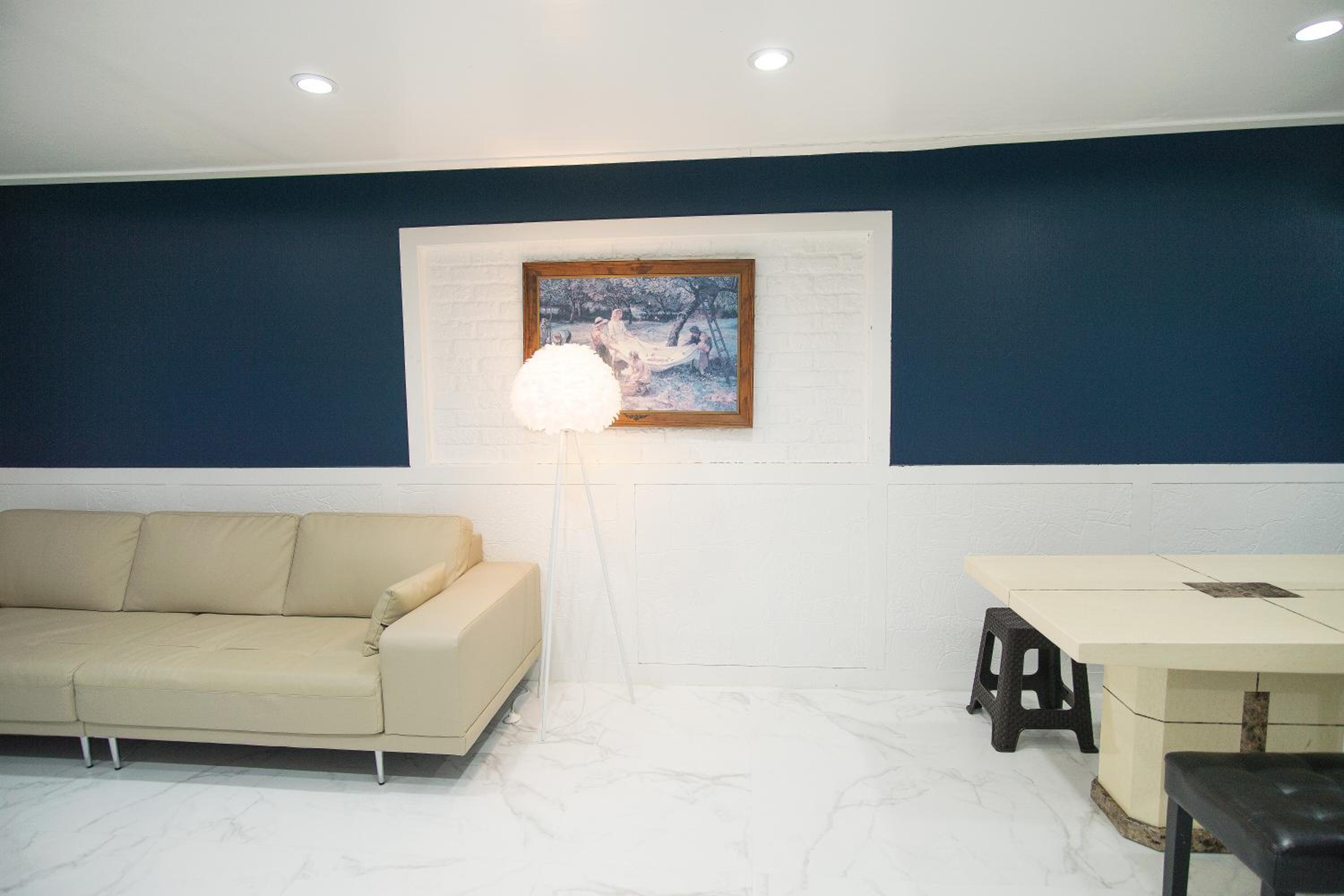 Family Room - Photo 5