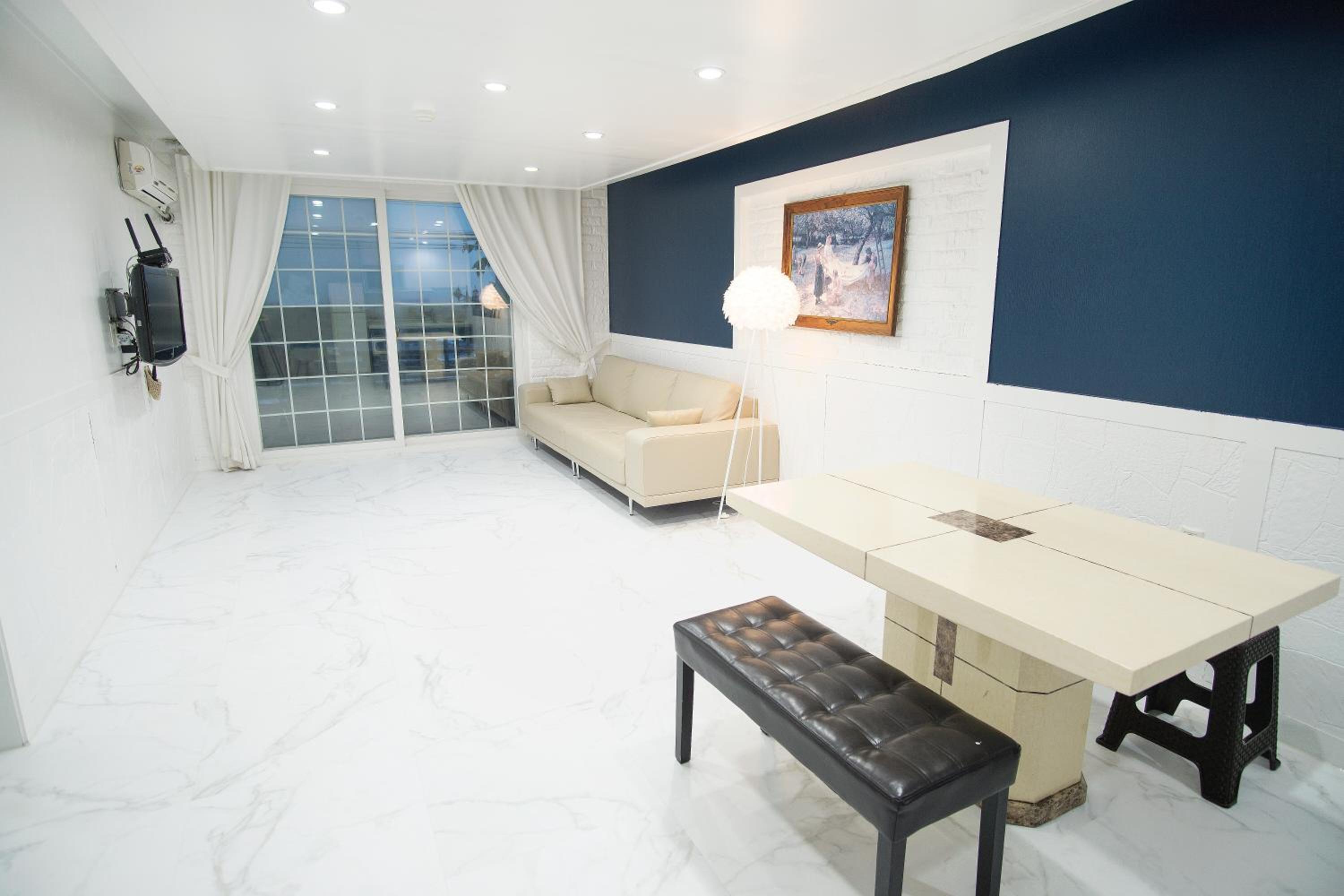 Family Room - Photo 6