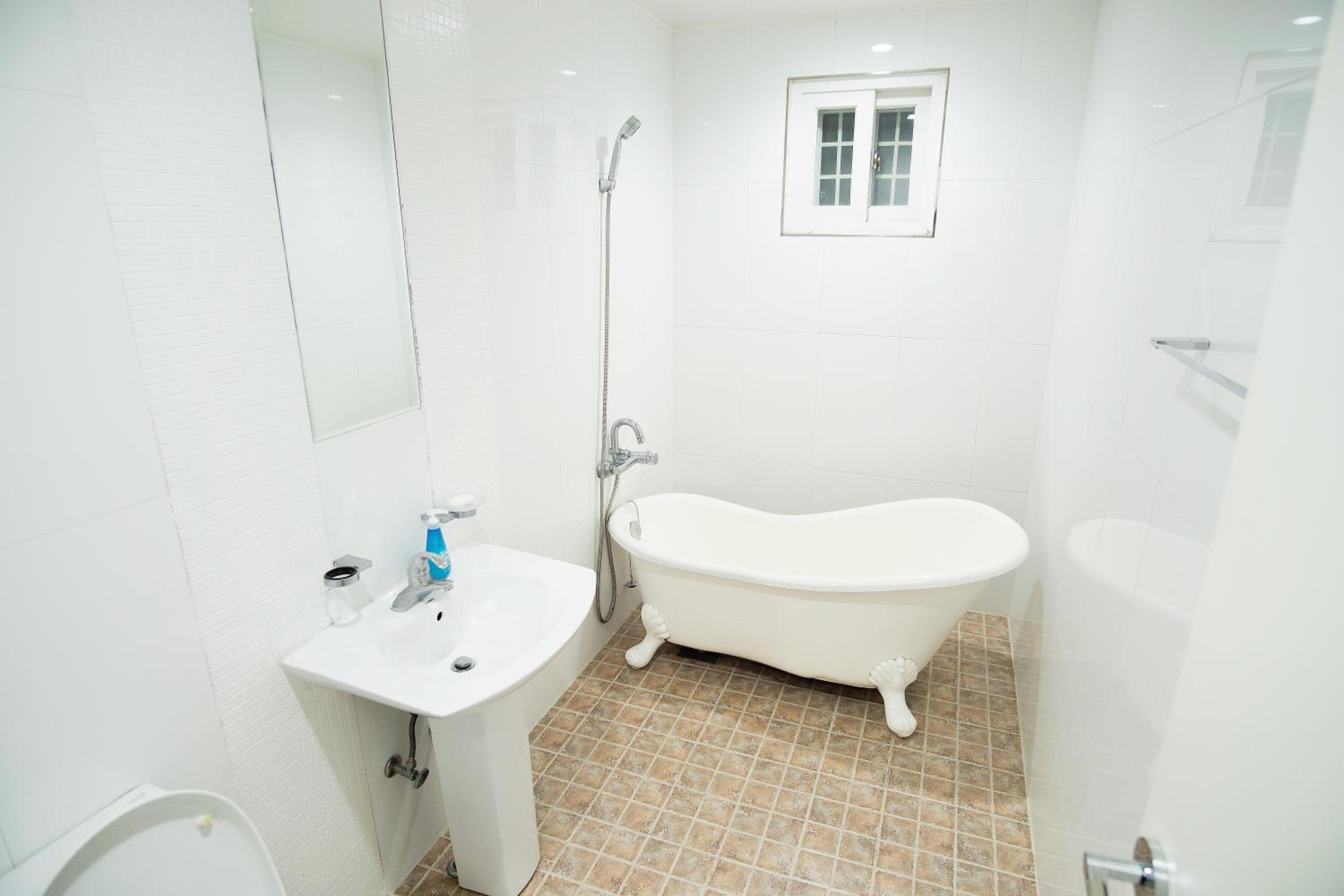 Quadruple Room - Photo 9