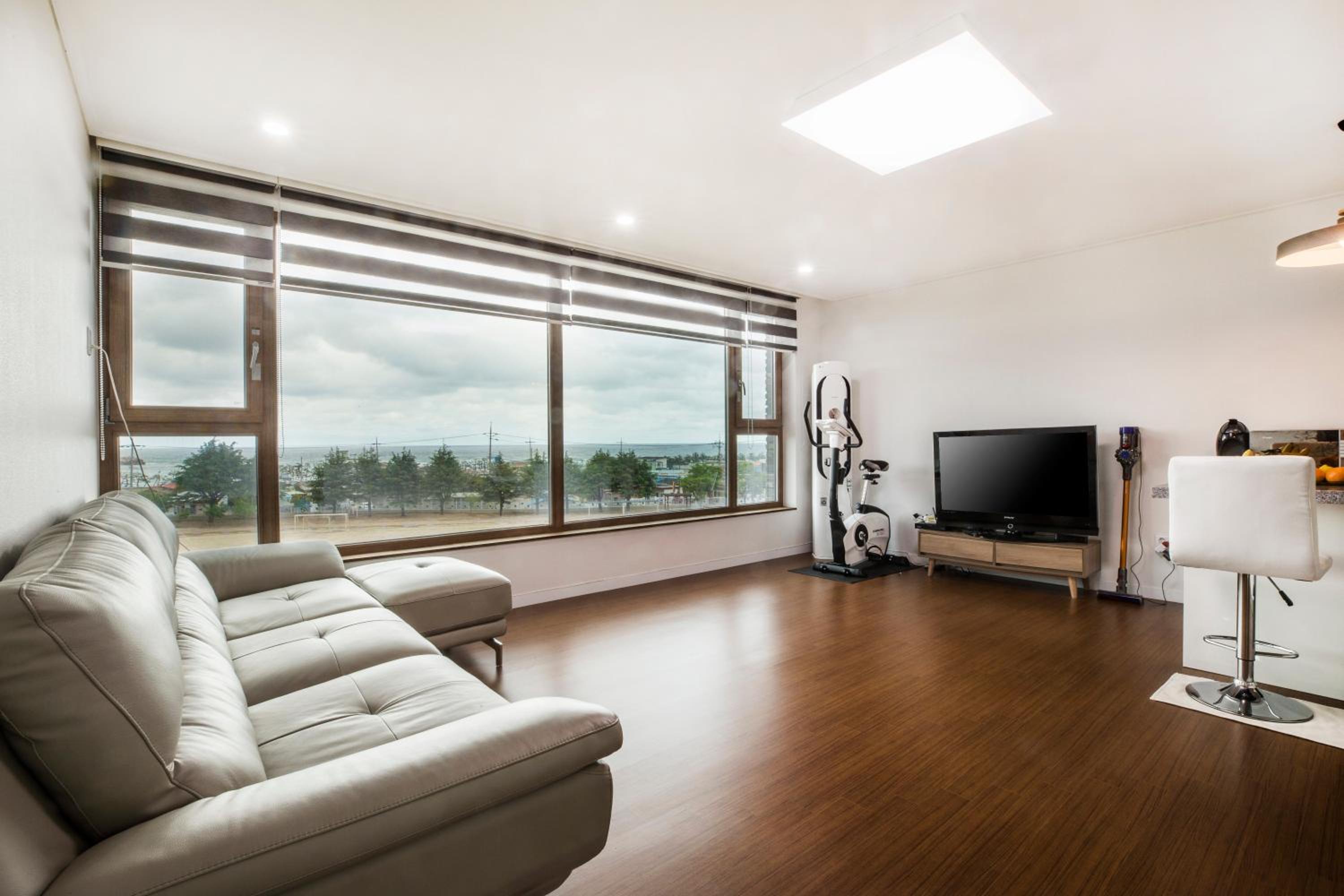 Family Room 2 - Photo 1