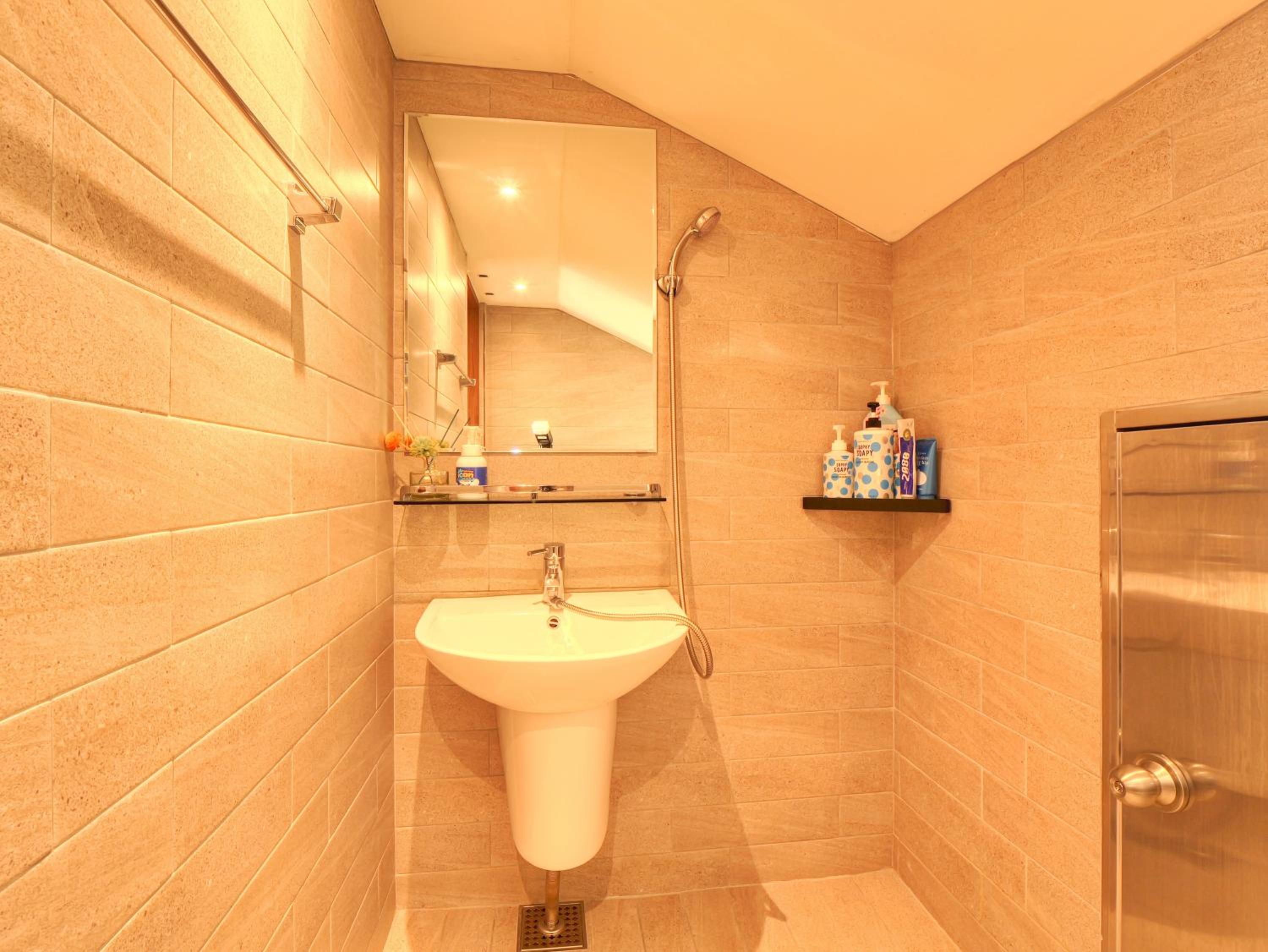 Double or Twin Room - Photo 5