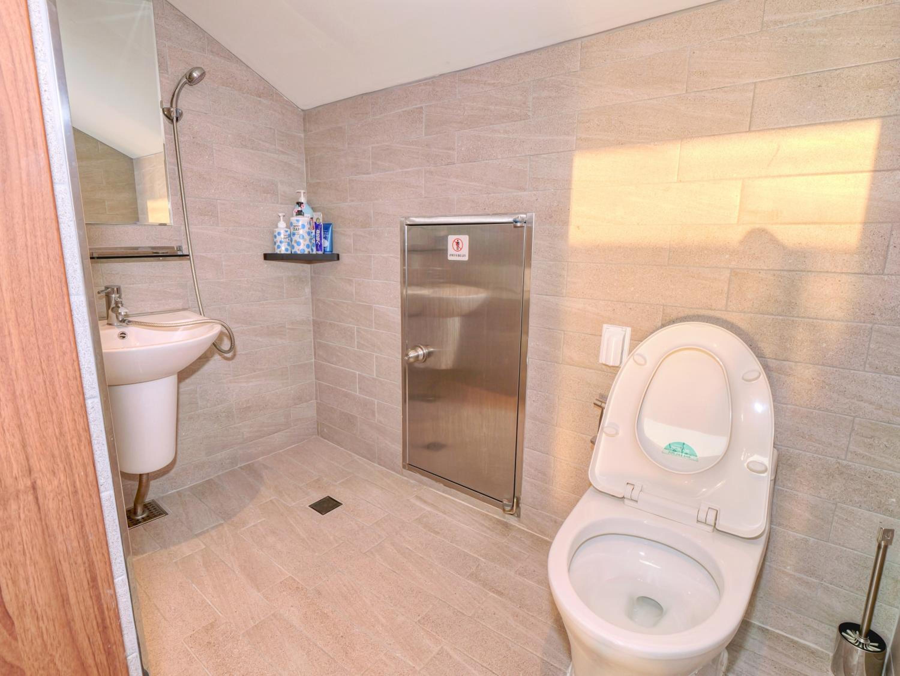 Double or Twin Room - Photo 4