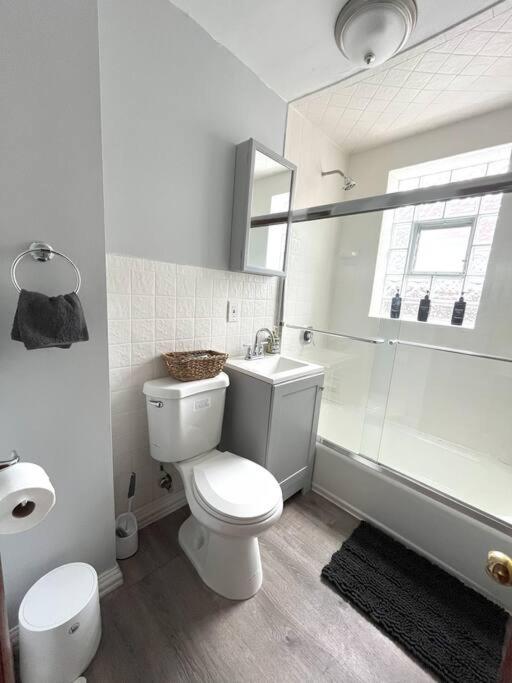 Three-Bedroom Apartment photo 2