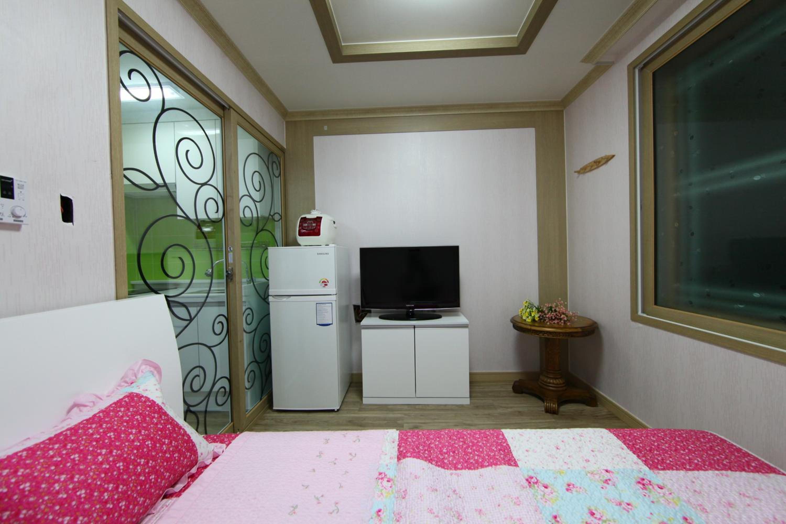 Double Room - Photo 7