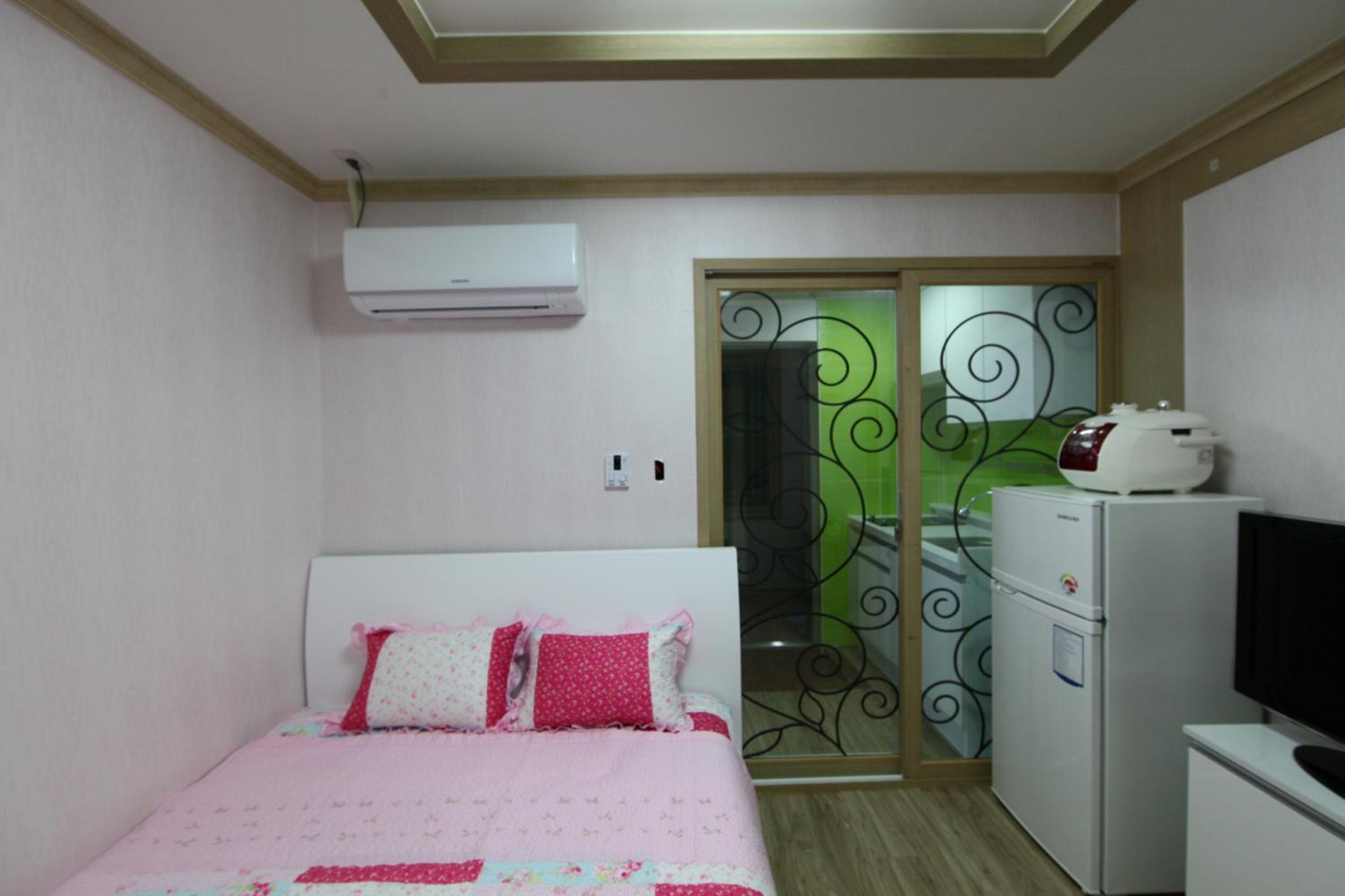 Double Room - Photo 8