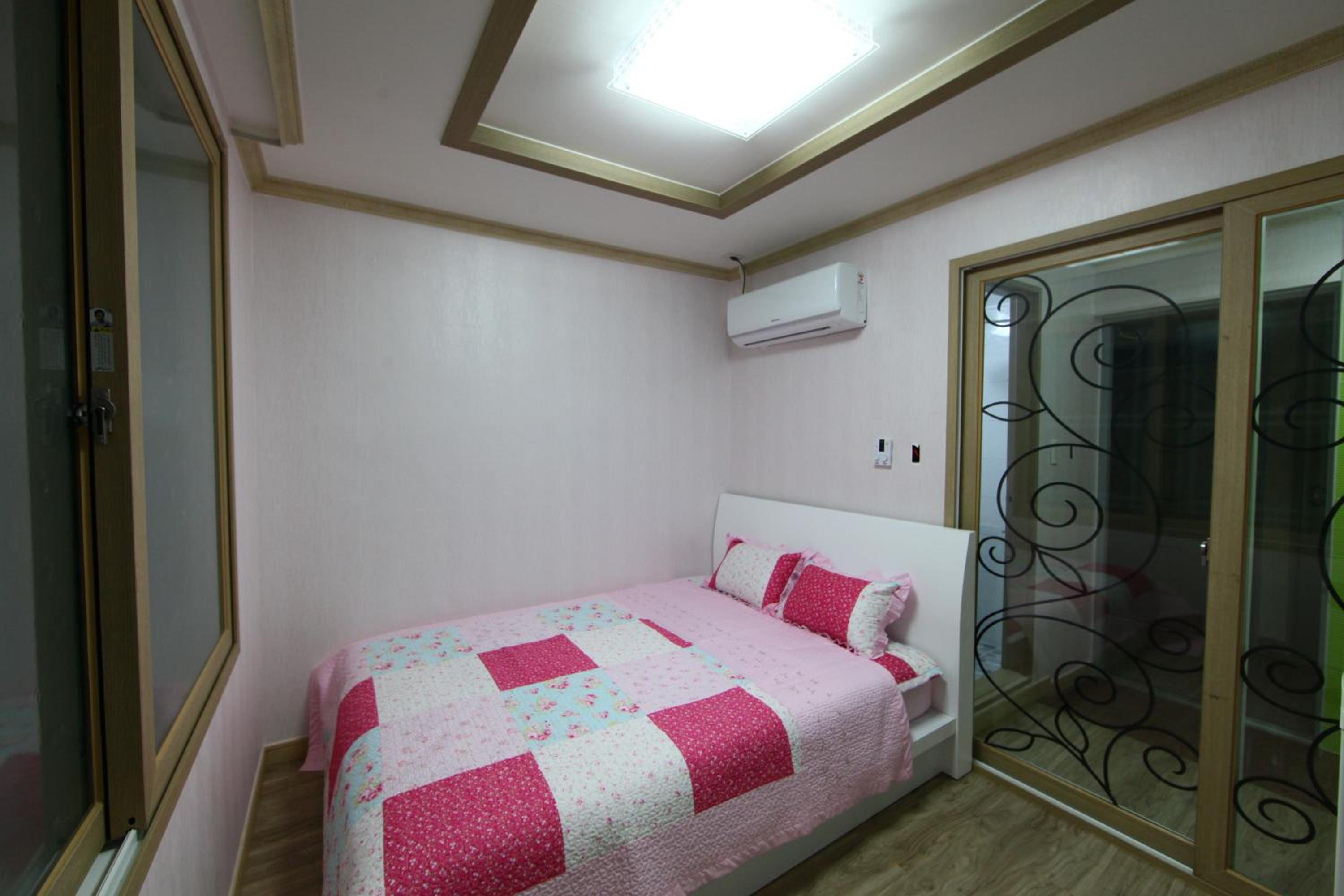 Double Room - Photo 6