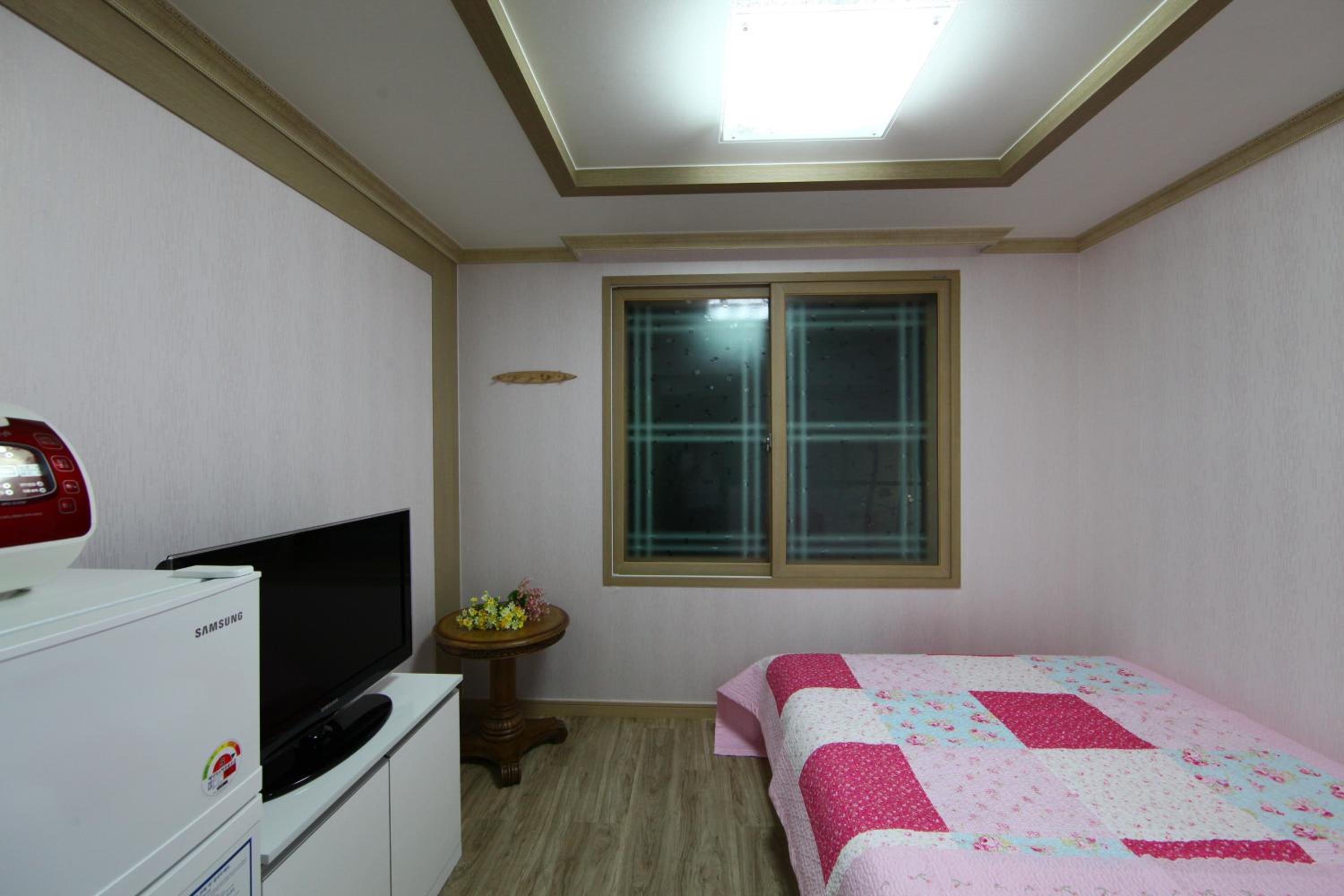 Double Room - Photo 3
