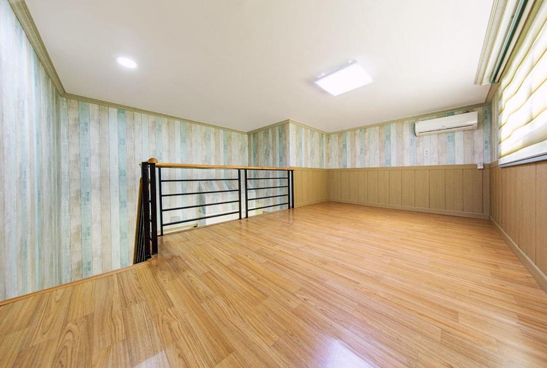 Family Room photo 3
