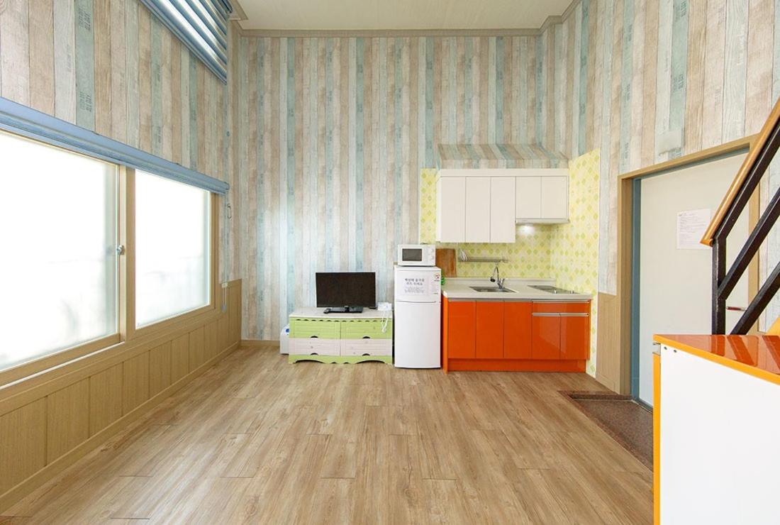Family Room - Photo 2