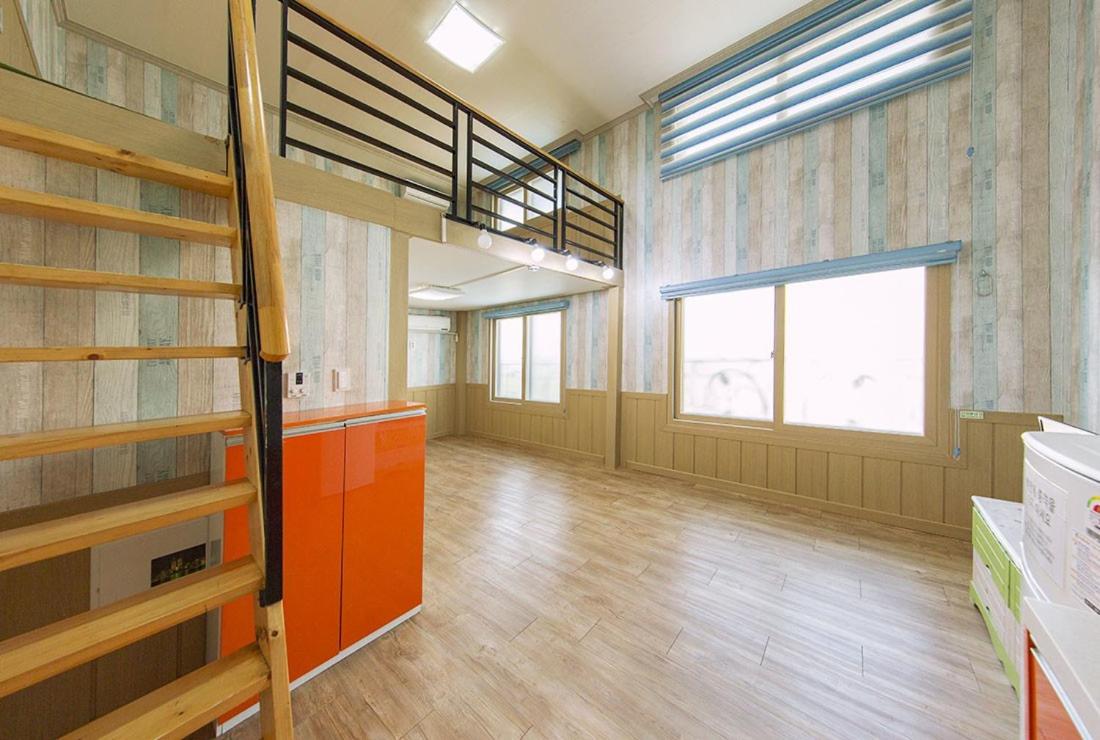 Family Room - Photo 5