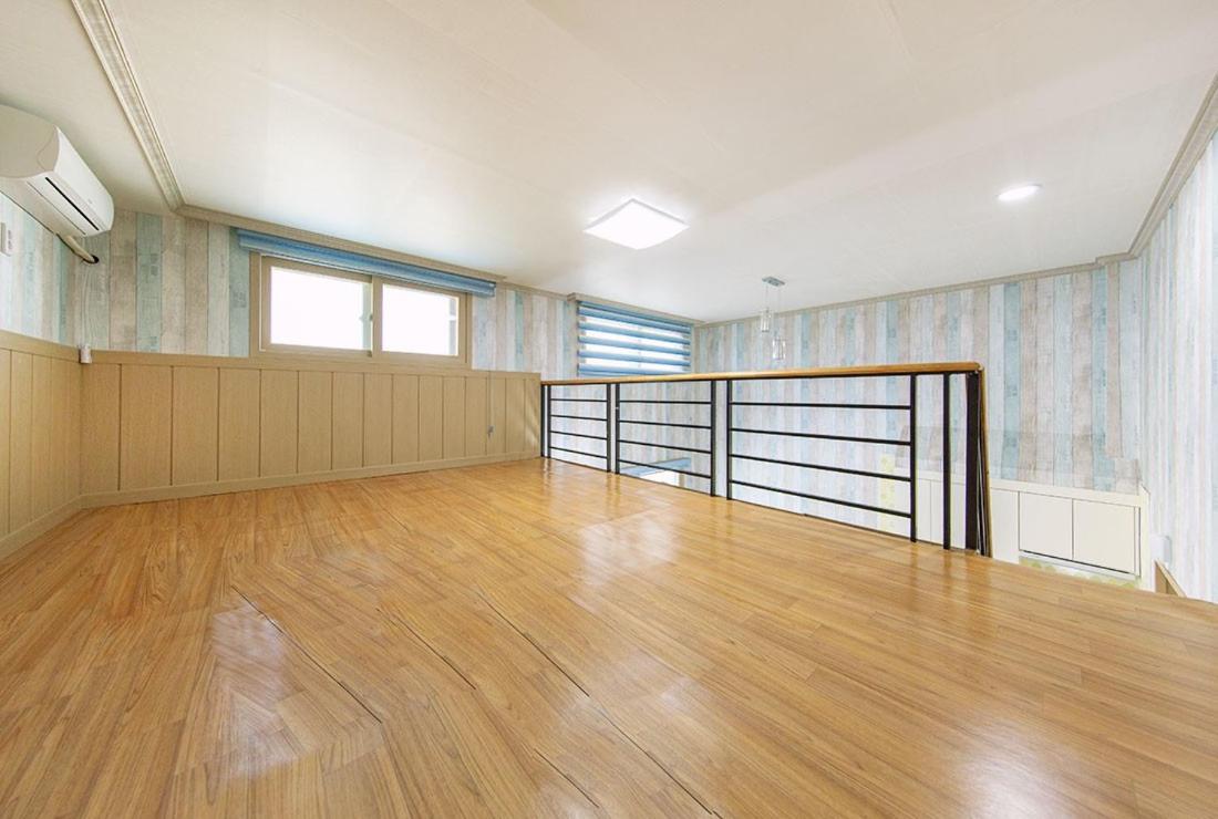Family Room - Photo 6