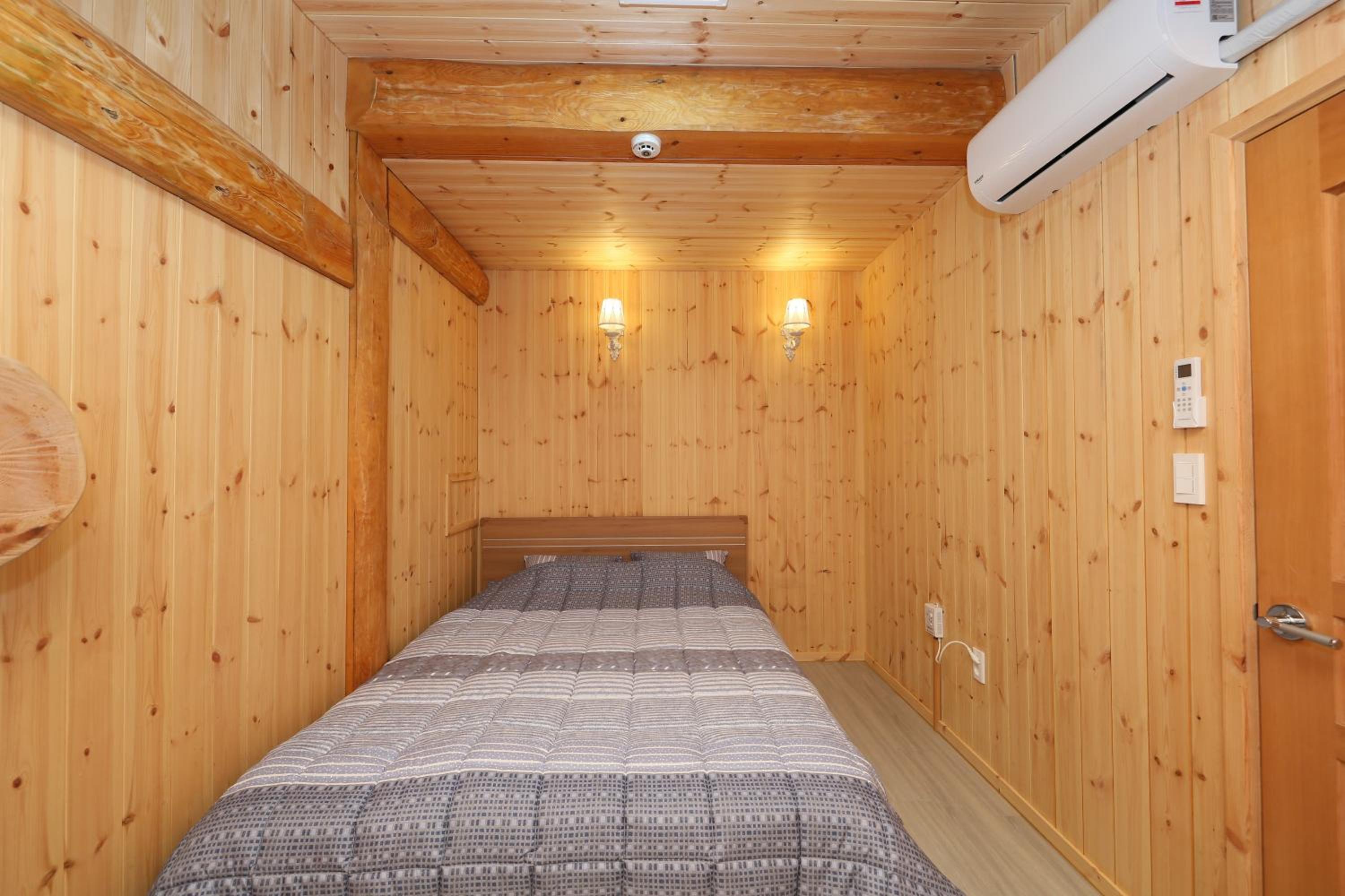 Family Room 4 photo 1