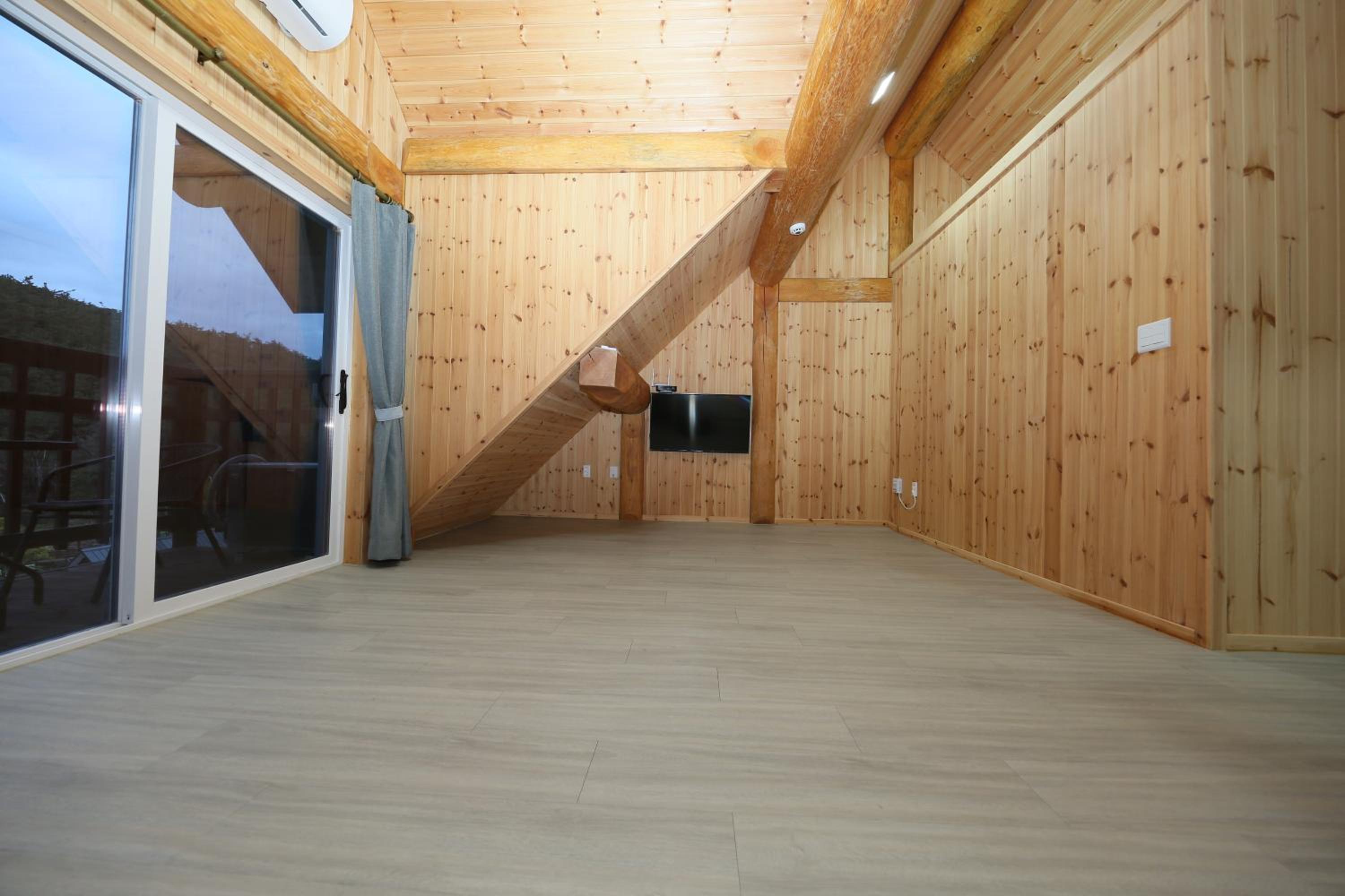 Family Room 3 photo 2