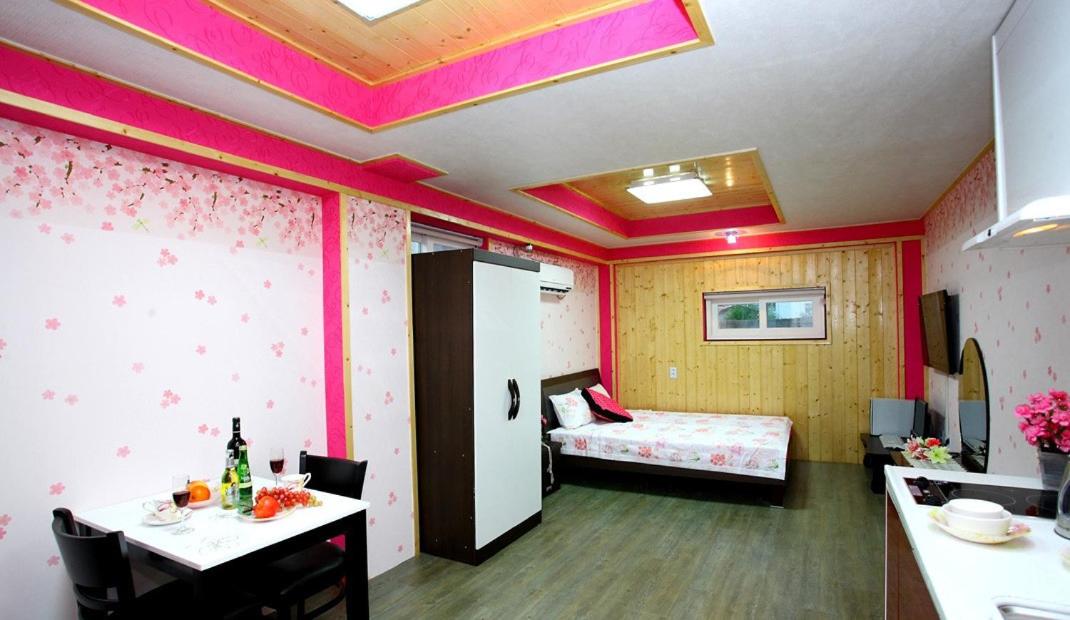 Double Room 4 photo 1