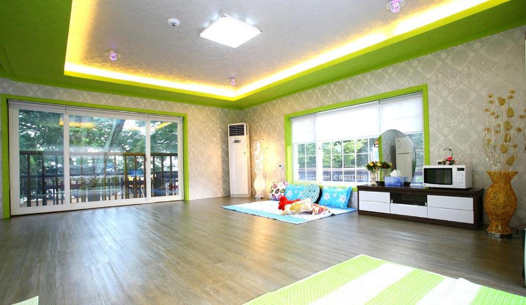 Family Room photo 1