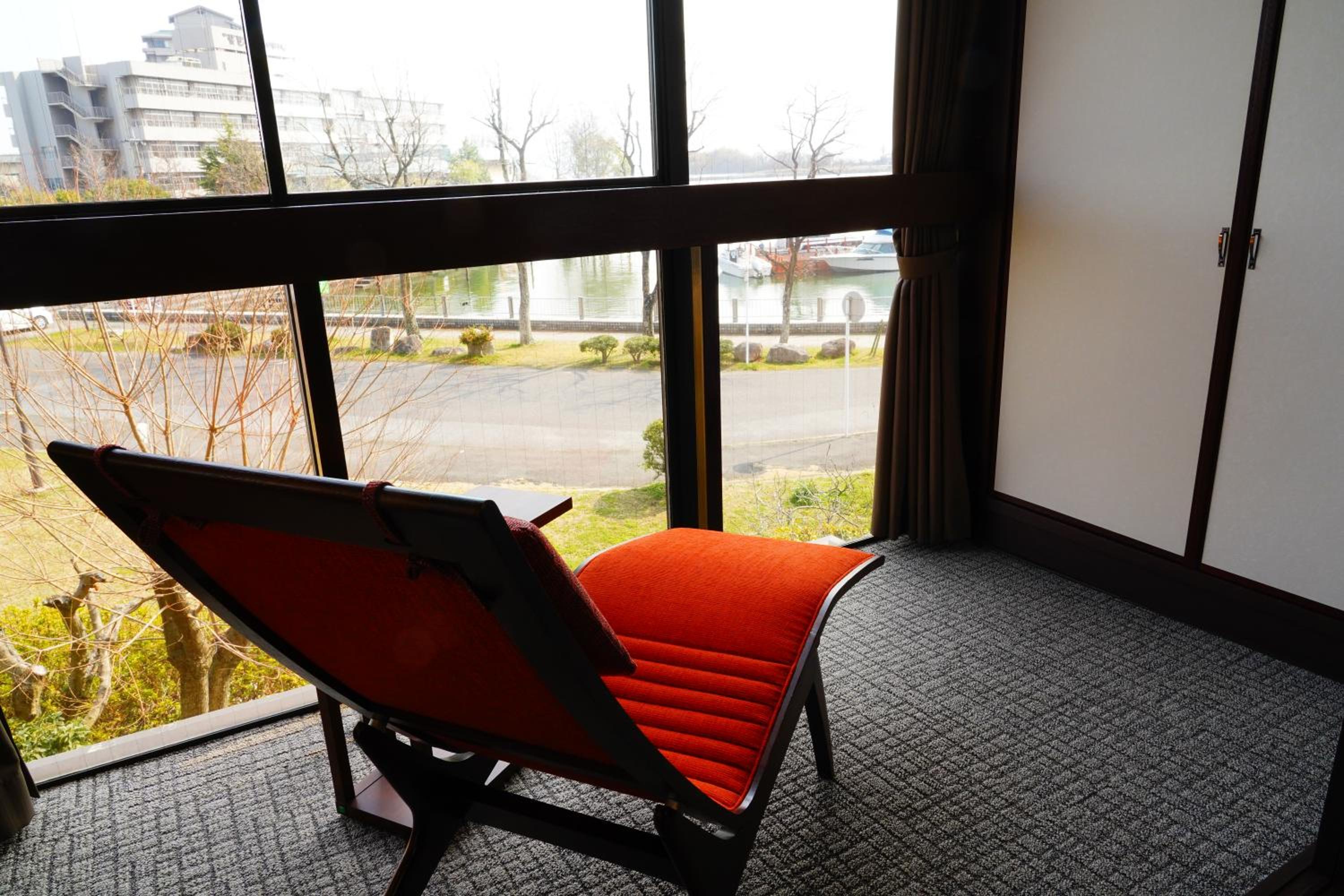 Japanese-Style Room with Lake View photo 2