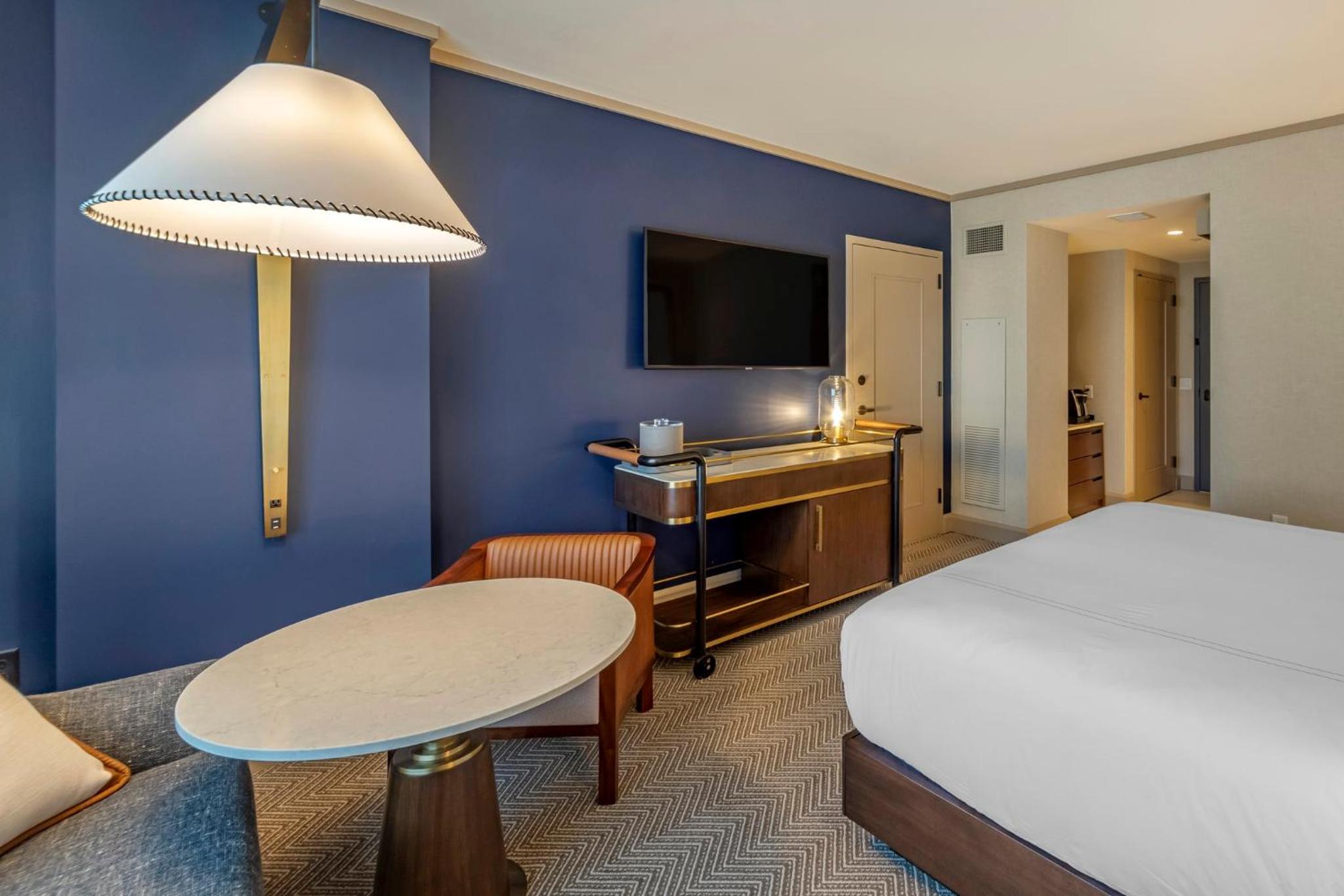 Premier Room  1 King Bed - Photo 6