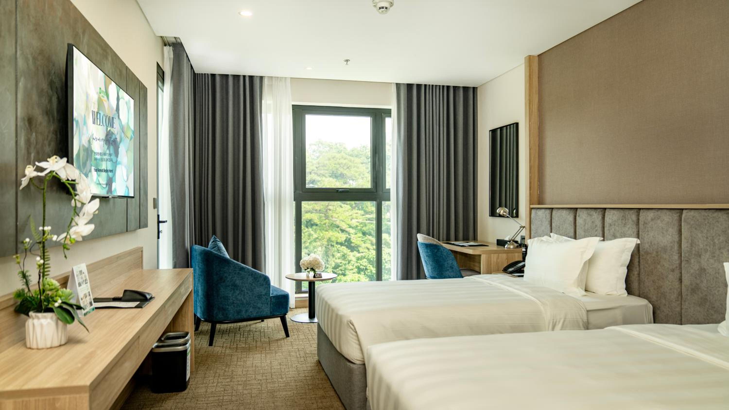 Superior Garden Twin Room with Hill View - Mobility Accessible photo 2