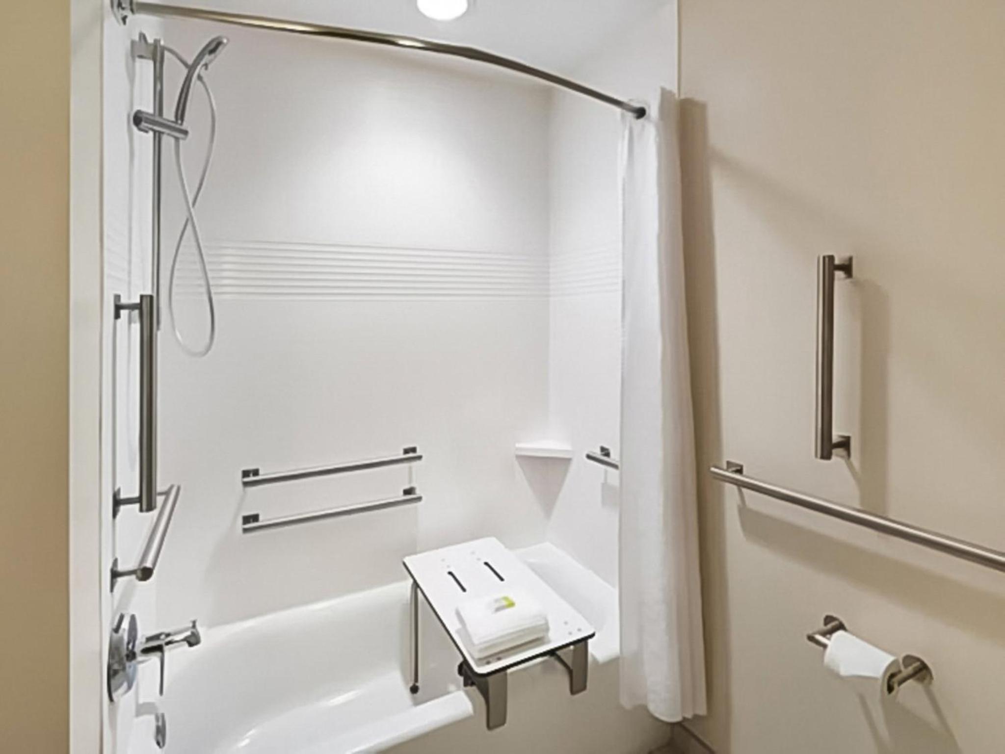 Studio Suite with Two Double Beds and Mobility Accessible Tub - Photo 3