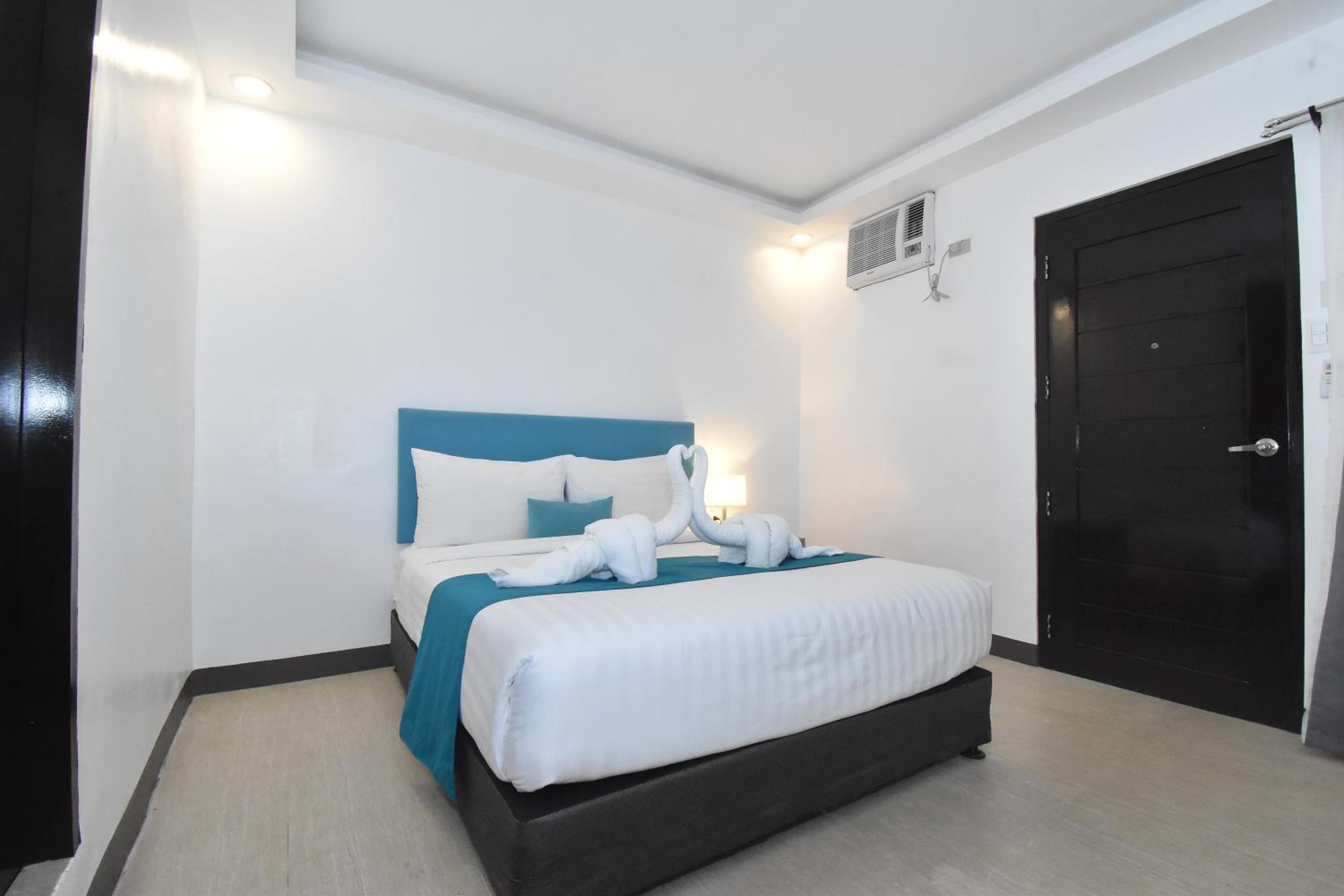 Standard Queen Room - Photo 6
