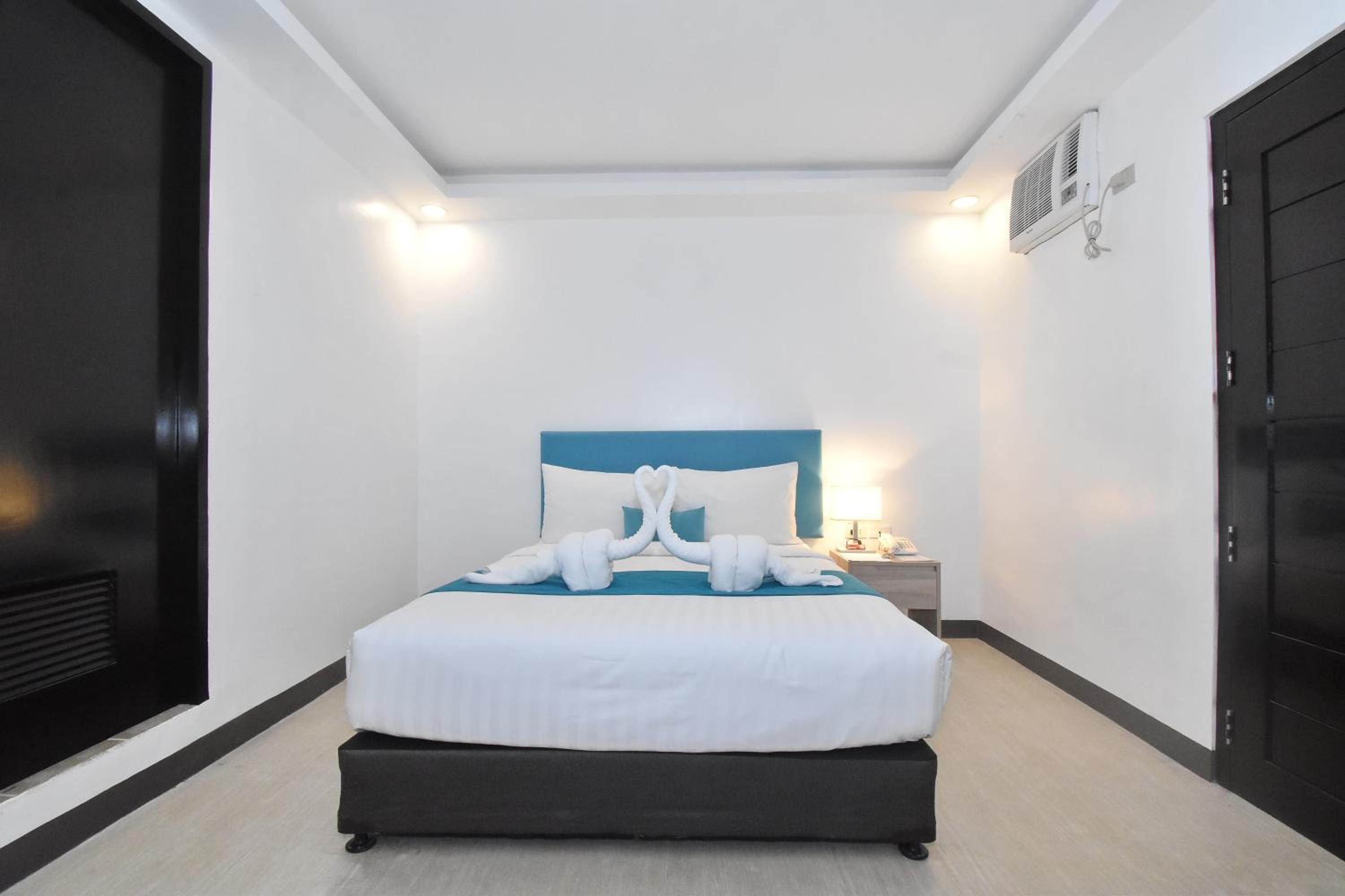 Standard Queen Room - Photo 7