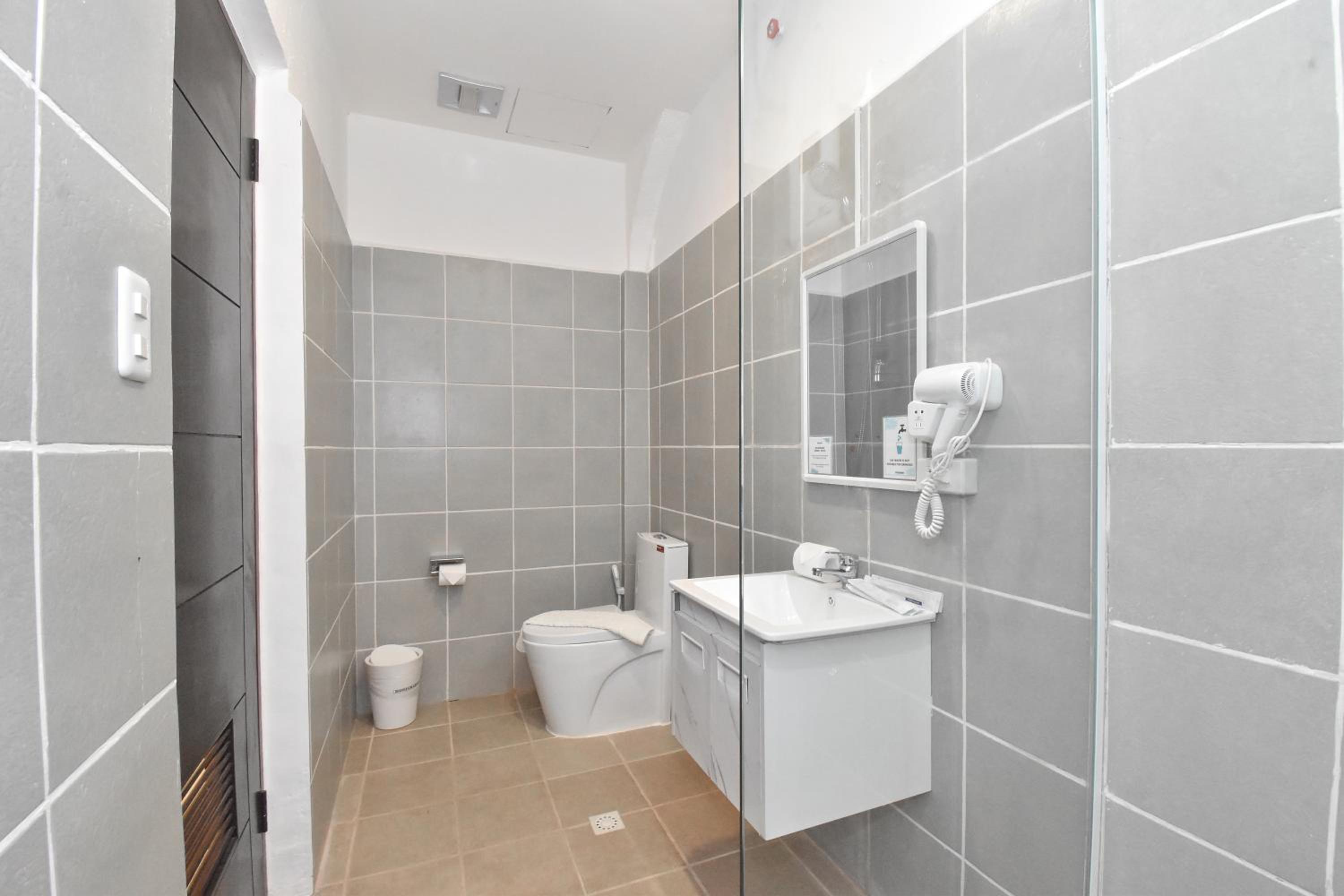Premium Quadruple Room - Photo 4