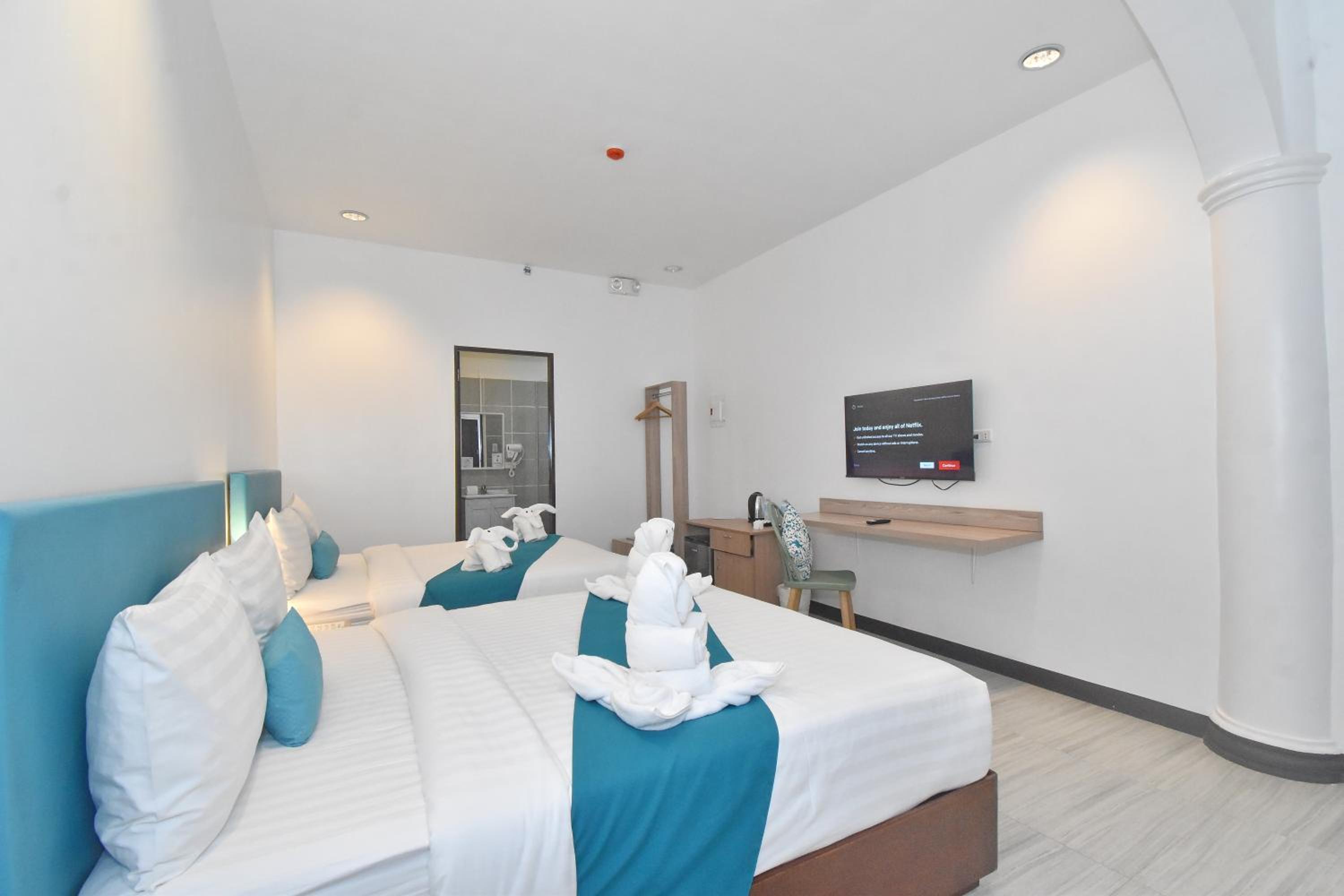 Premium Quadruple Room - Photo 8