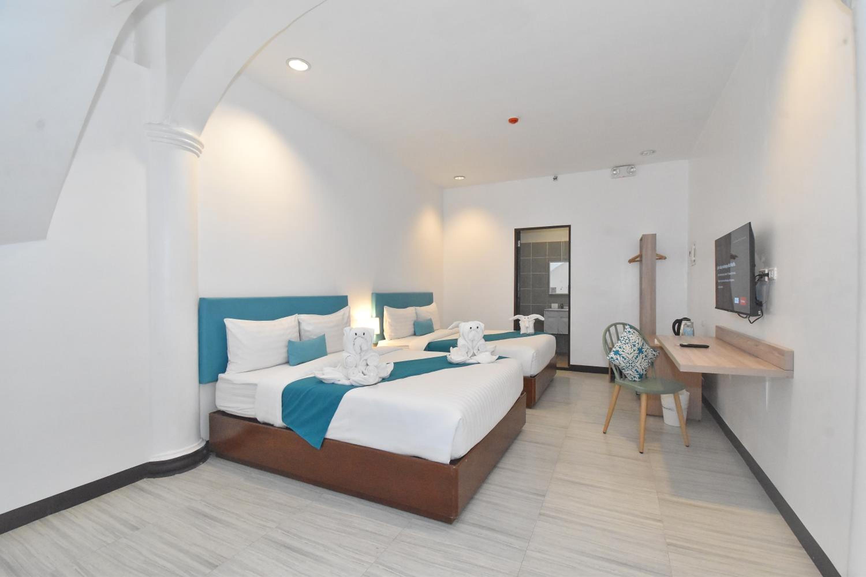 Premium Quadruple Room - Photo 9