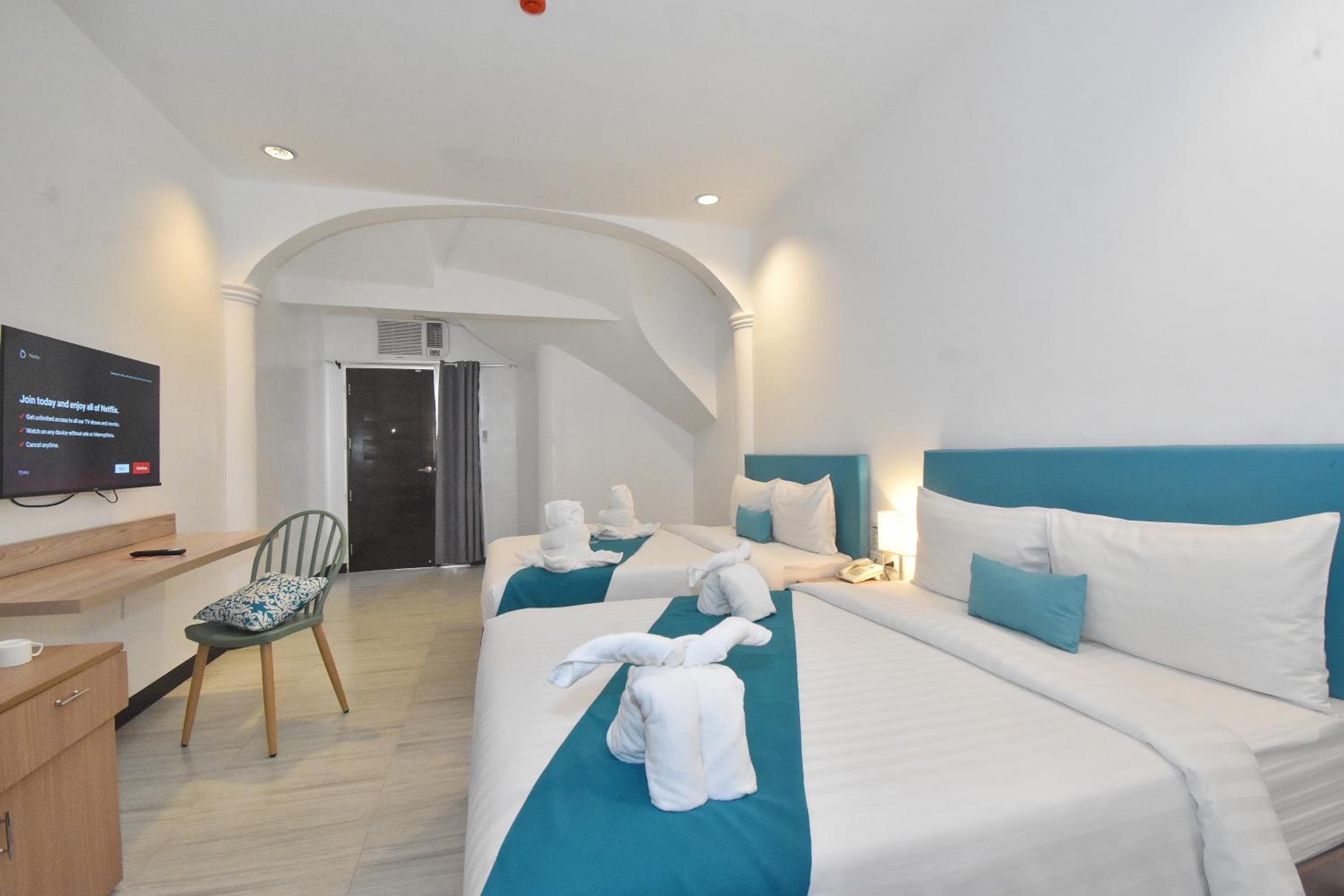Premium Quadruple Room - Photo 7
