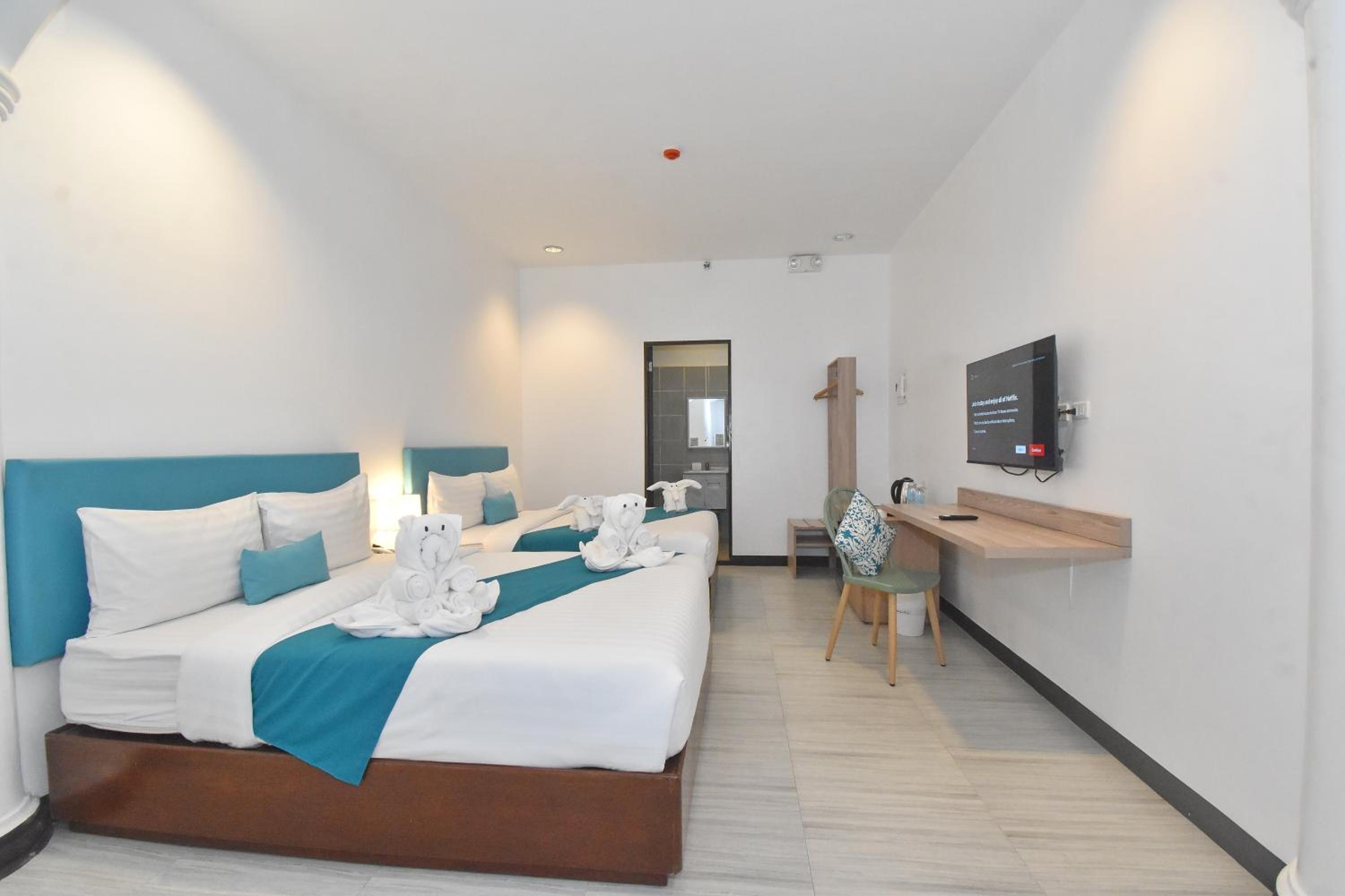Premium Quadruple Room - Photo 6