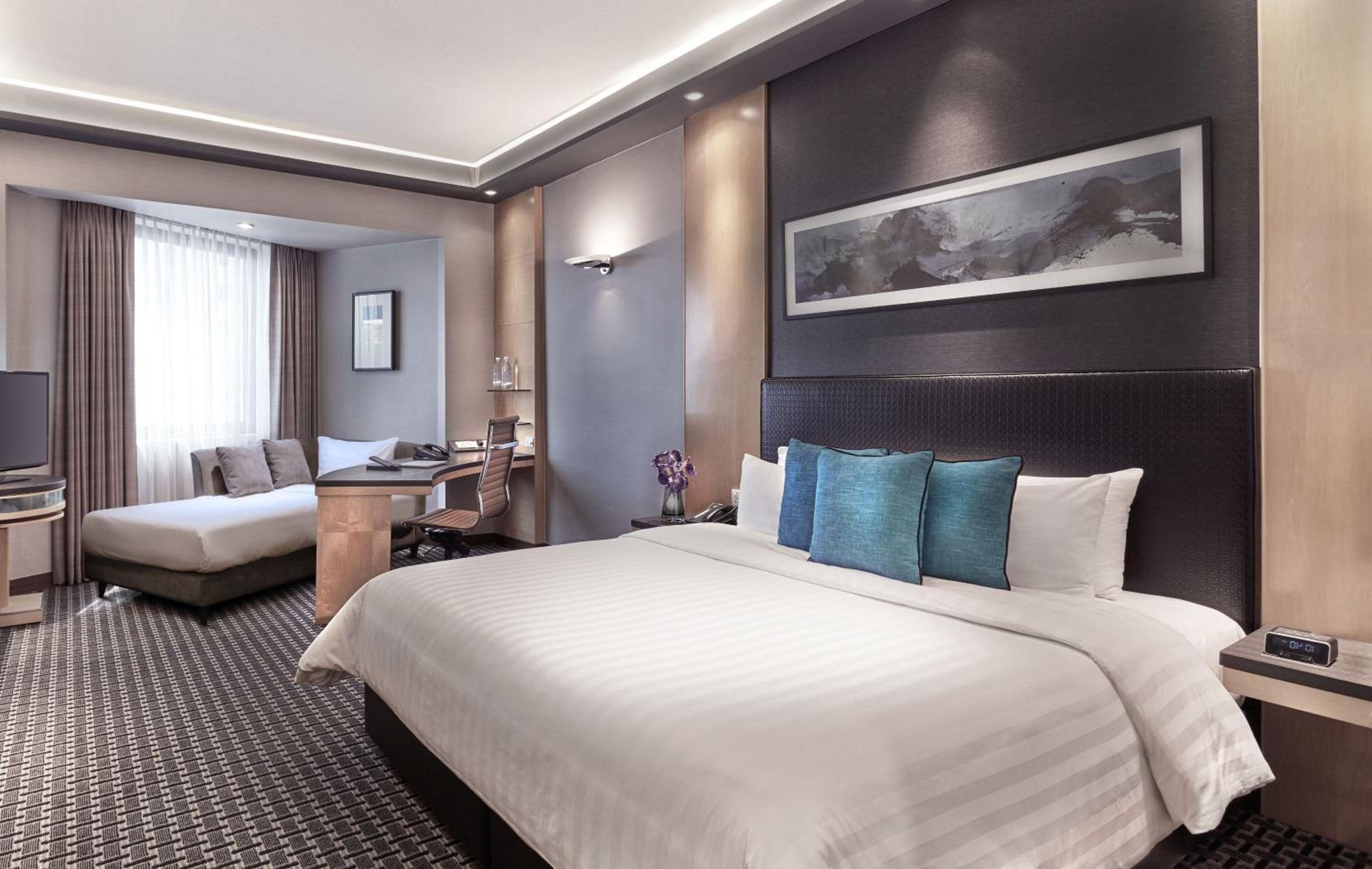 Club Premier with One King Bed and One Sofa Bed