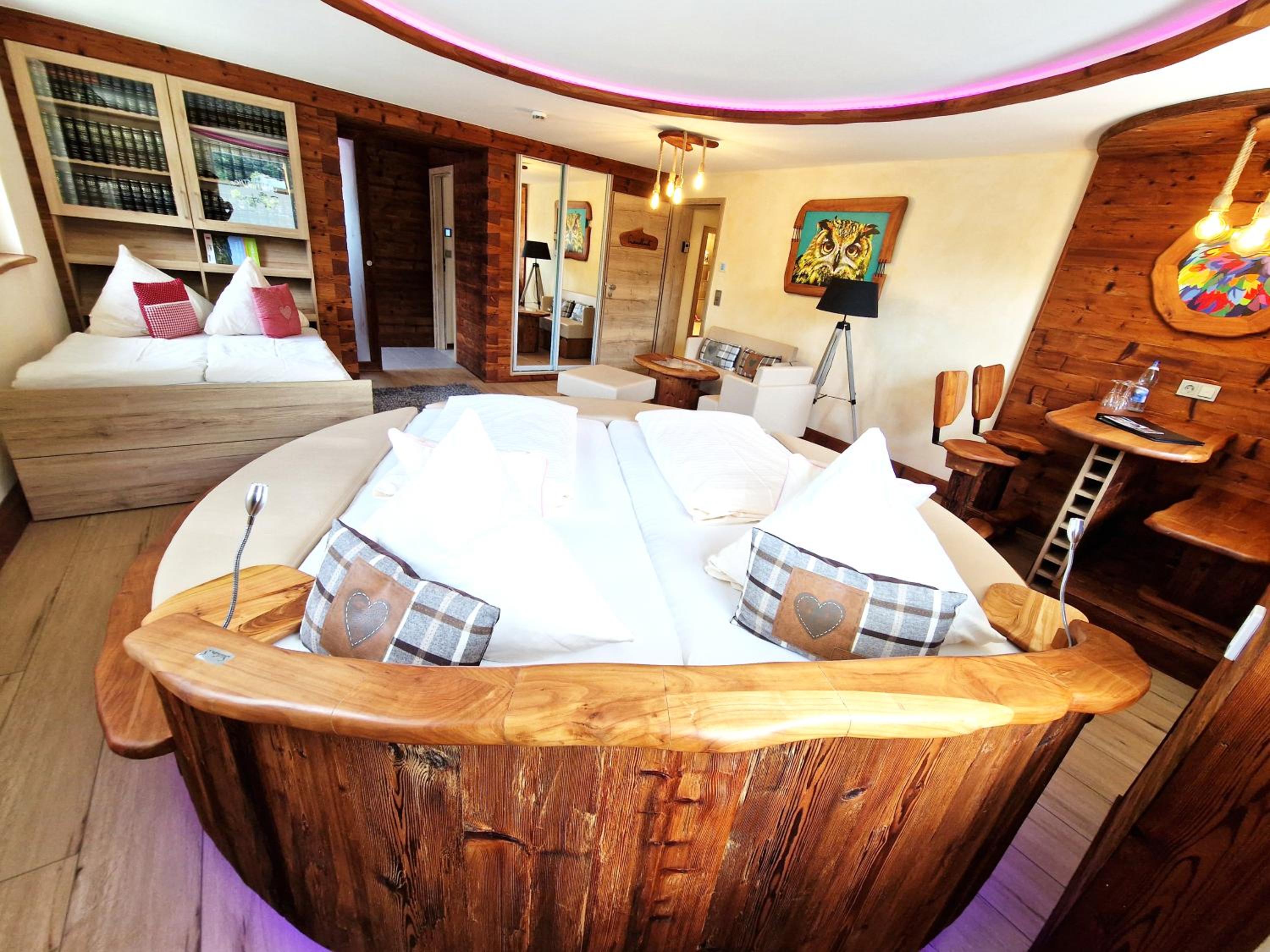 Deluxe Suite with Spa Bath photo 1
