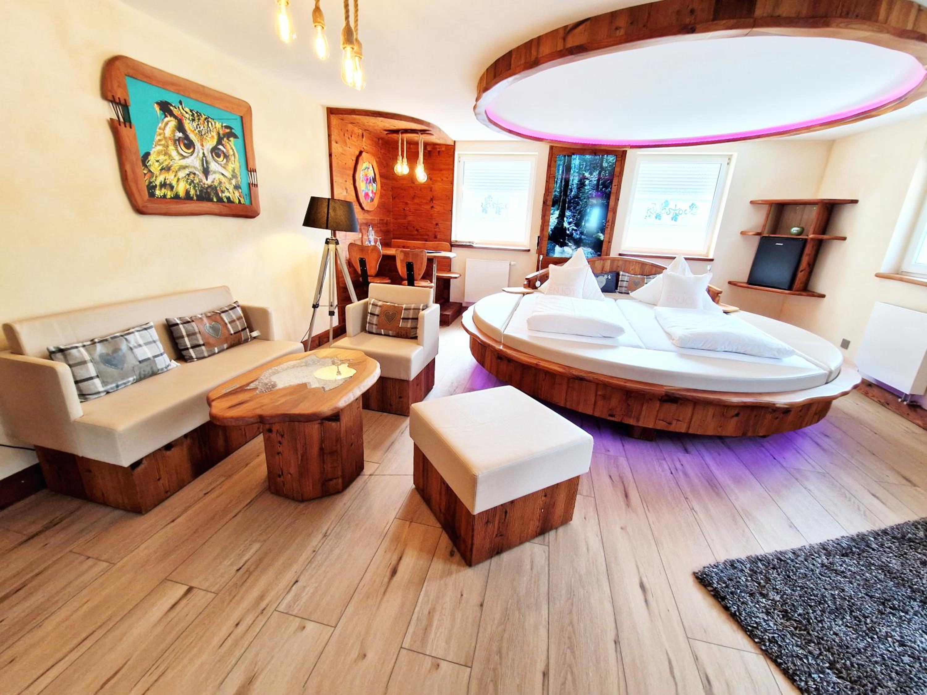 Deluxe Suite with Spa Bath photo 2