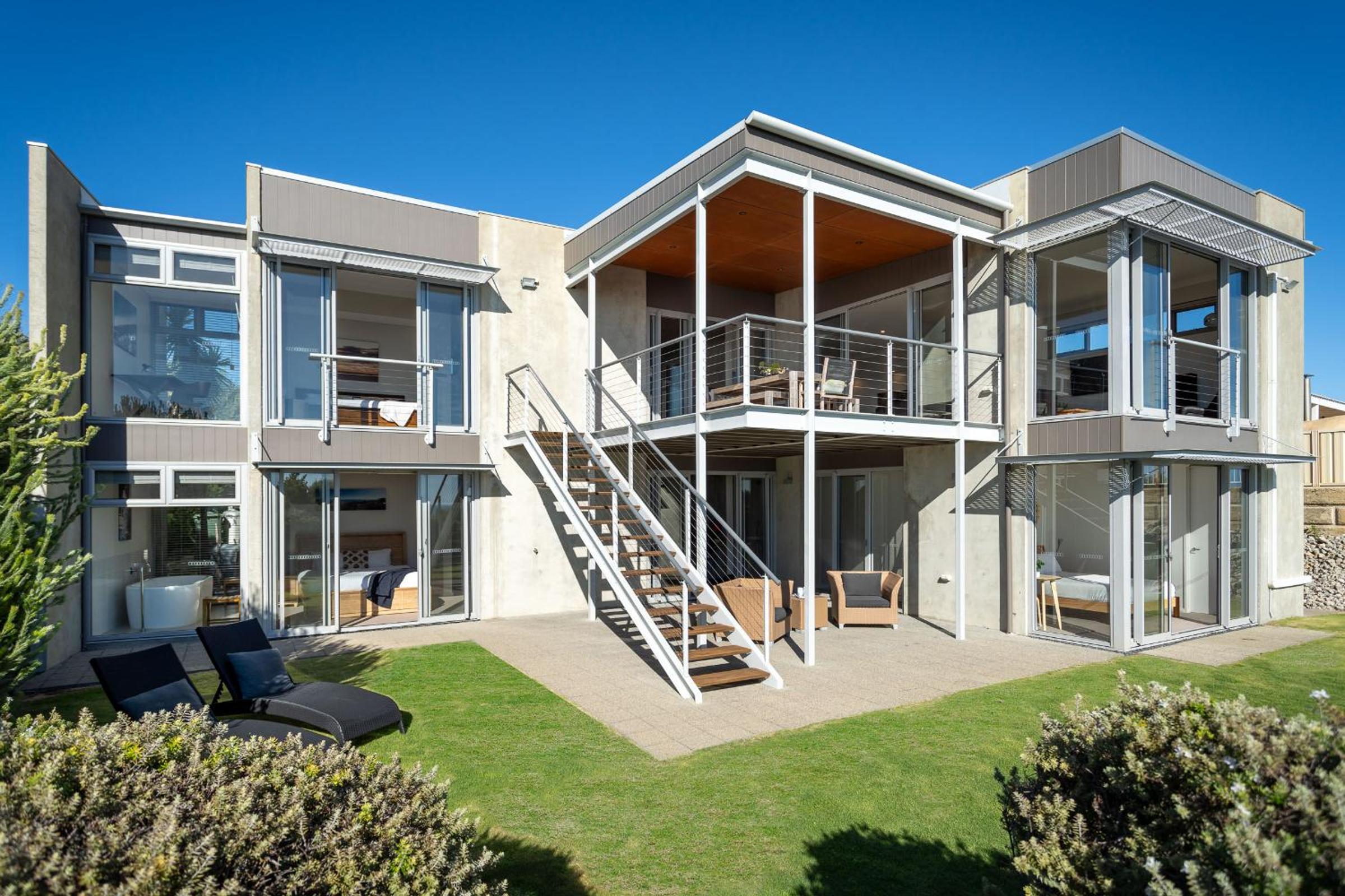 Four-Bedroom House photo 3