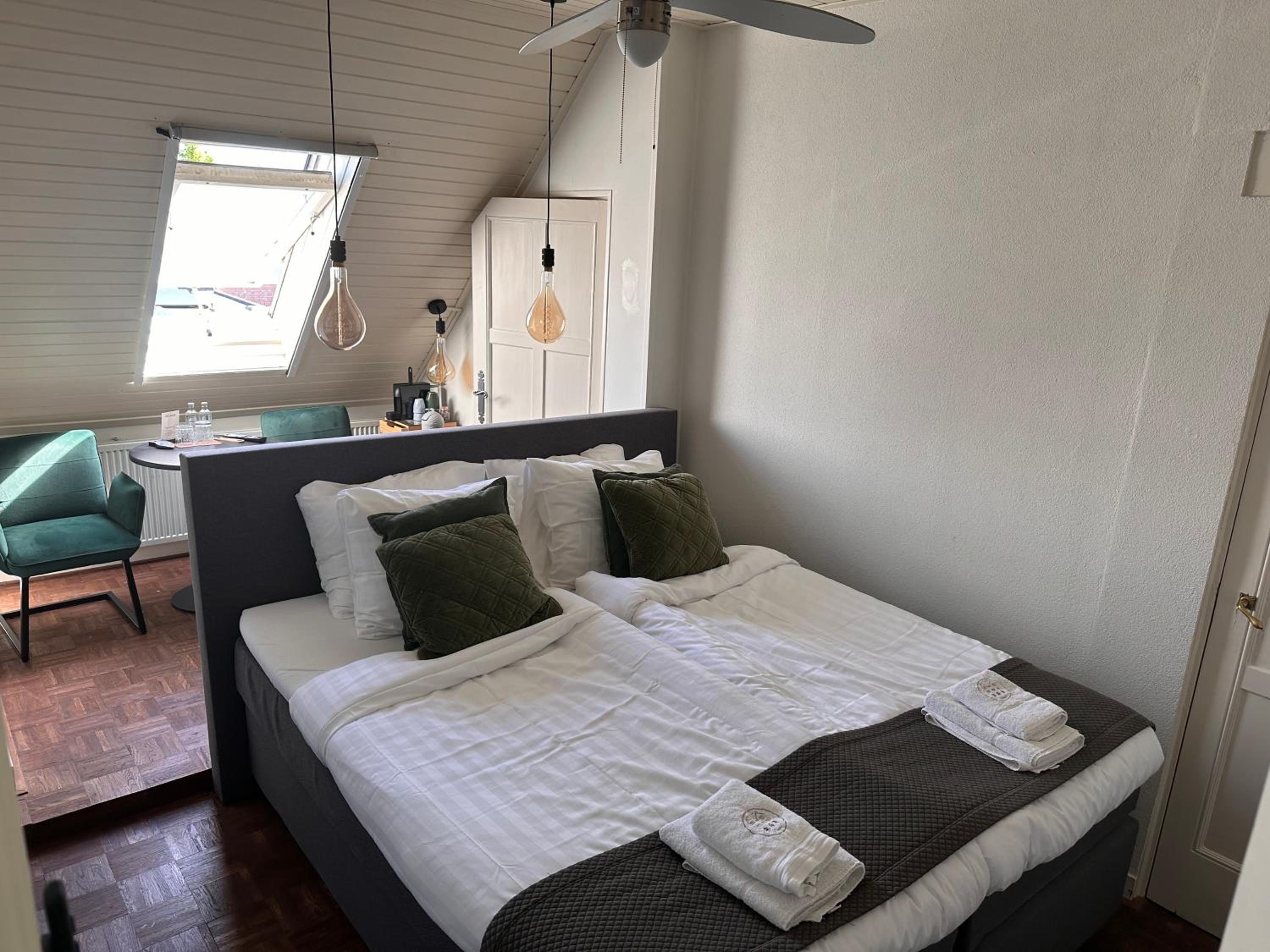 Double Room with Private Bathroom - Photo 5