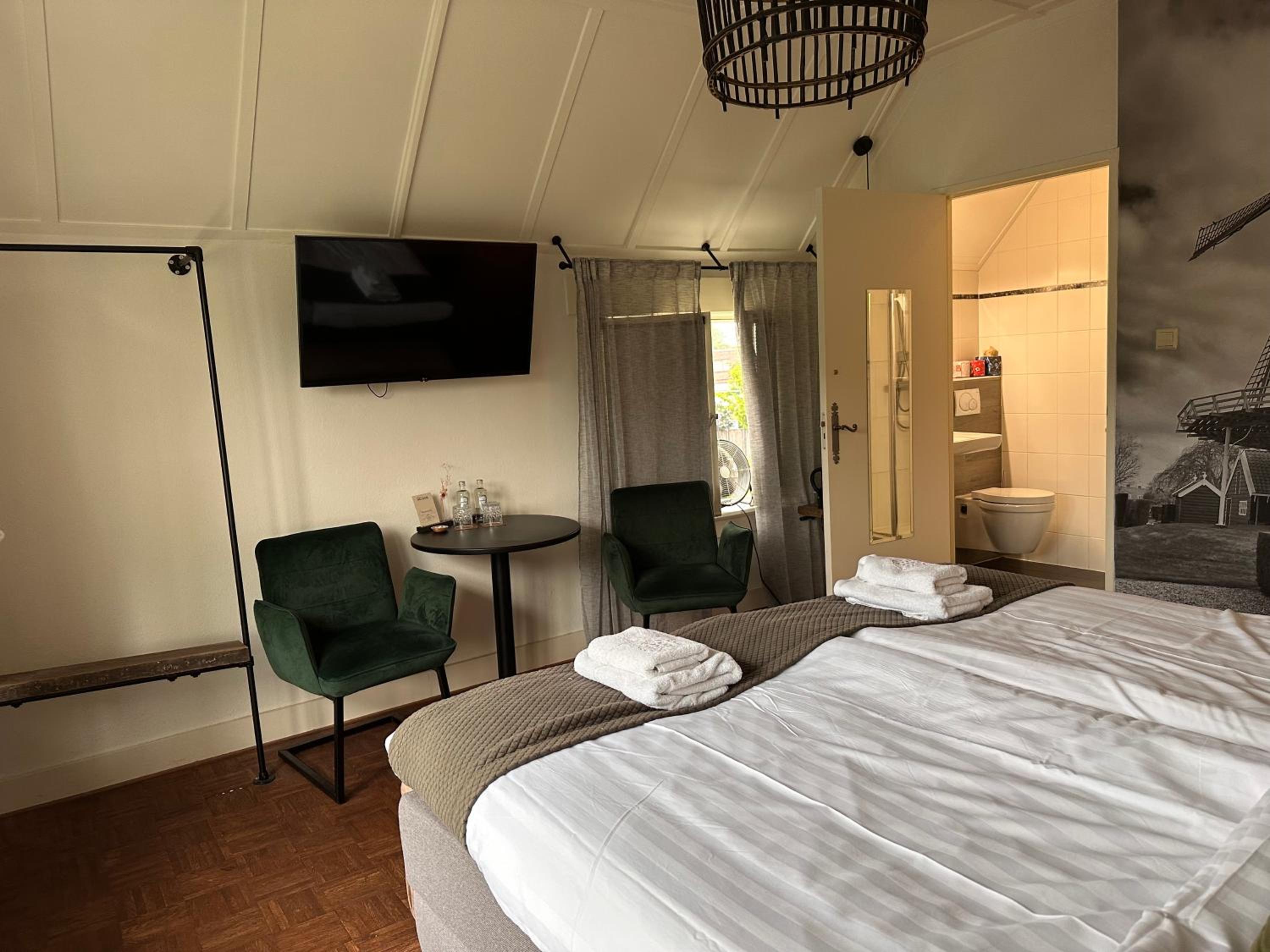 Double Room with Private Bathroom photo 1